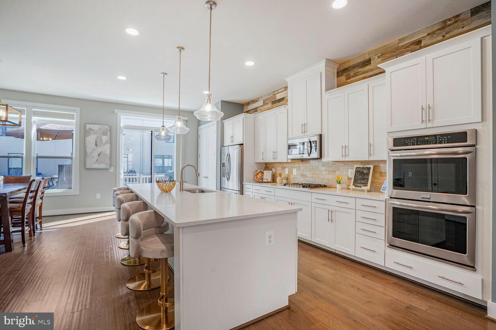 SM ONE LOUDOUN CONDO - Residential