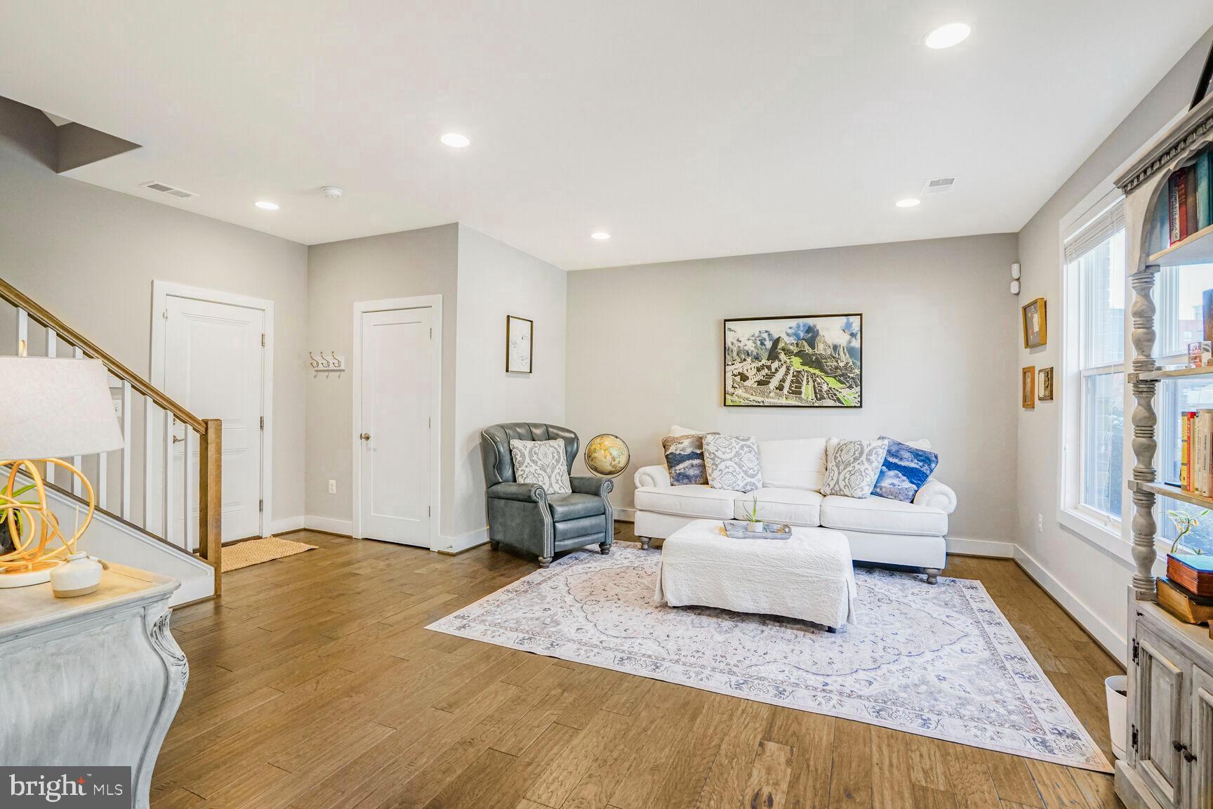 SM ONE LOUDOUN CONDO - Residential