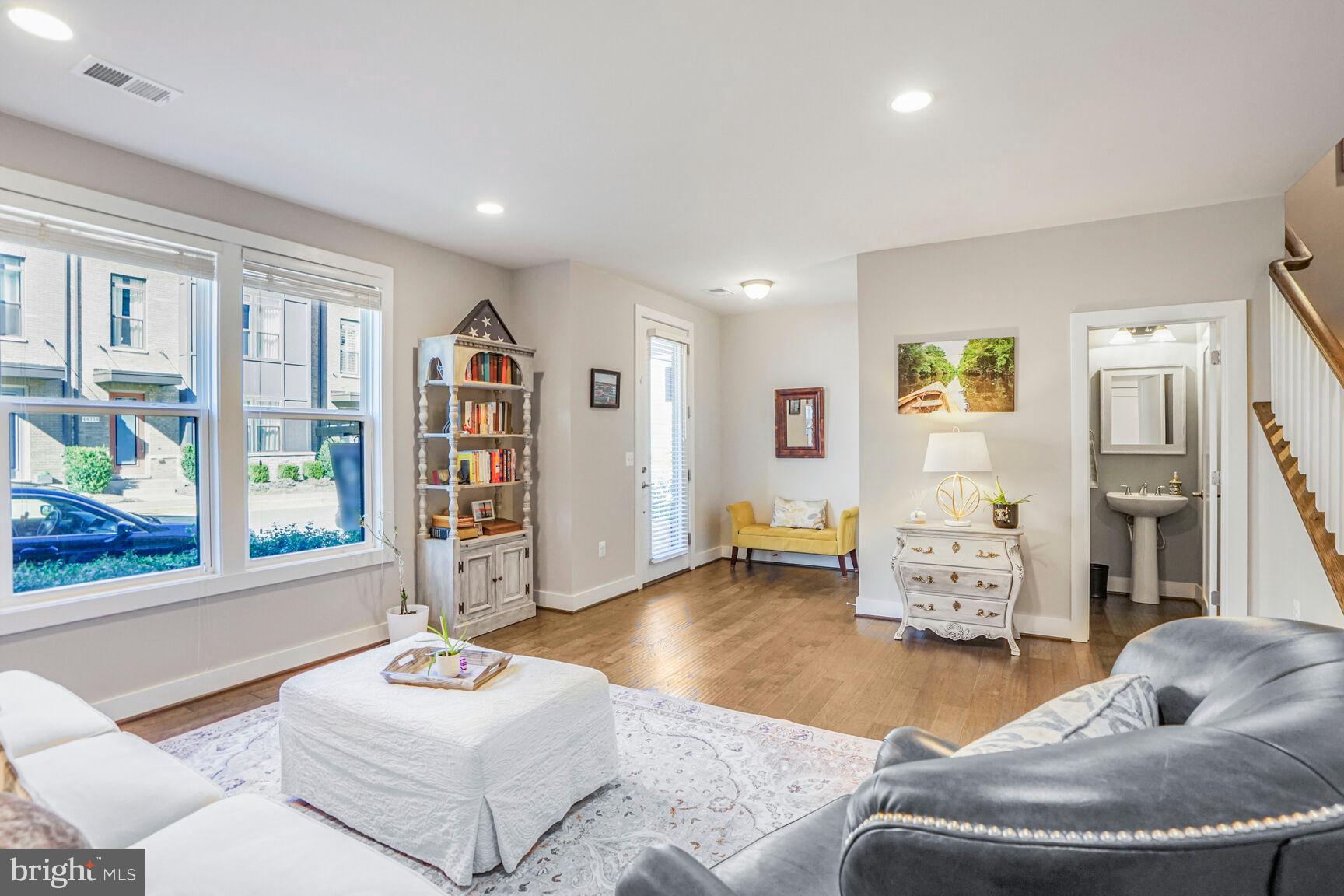 SM ONE LOUDOUN CONDO - Residential