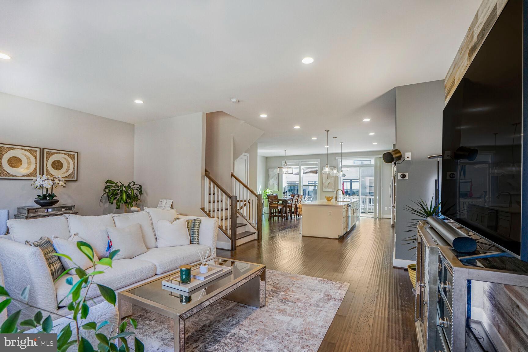 SM ONE LOUDOUN CONDO - Residential