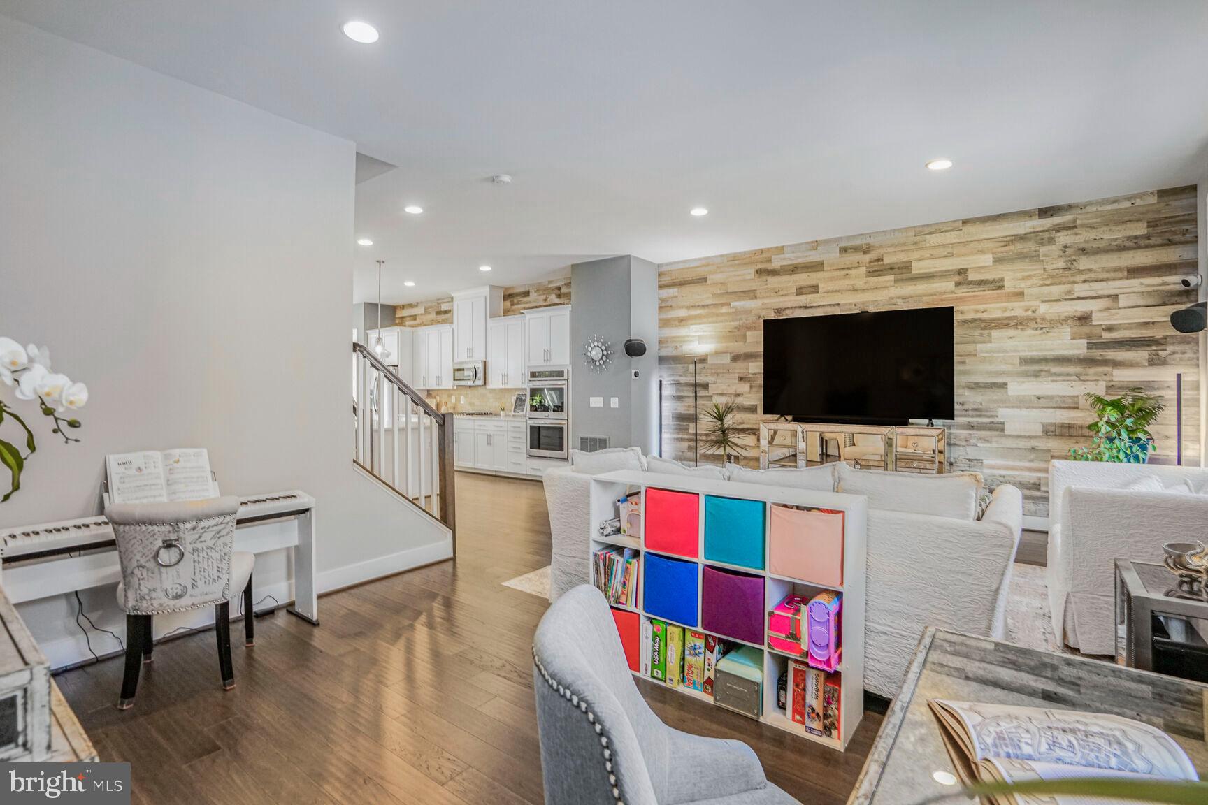SM ONE LOUDOUN CONDO - Residential