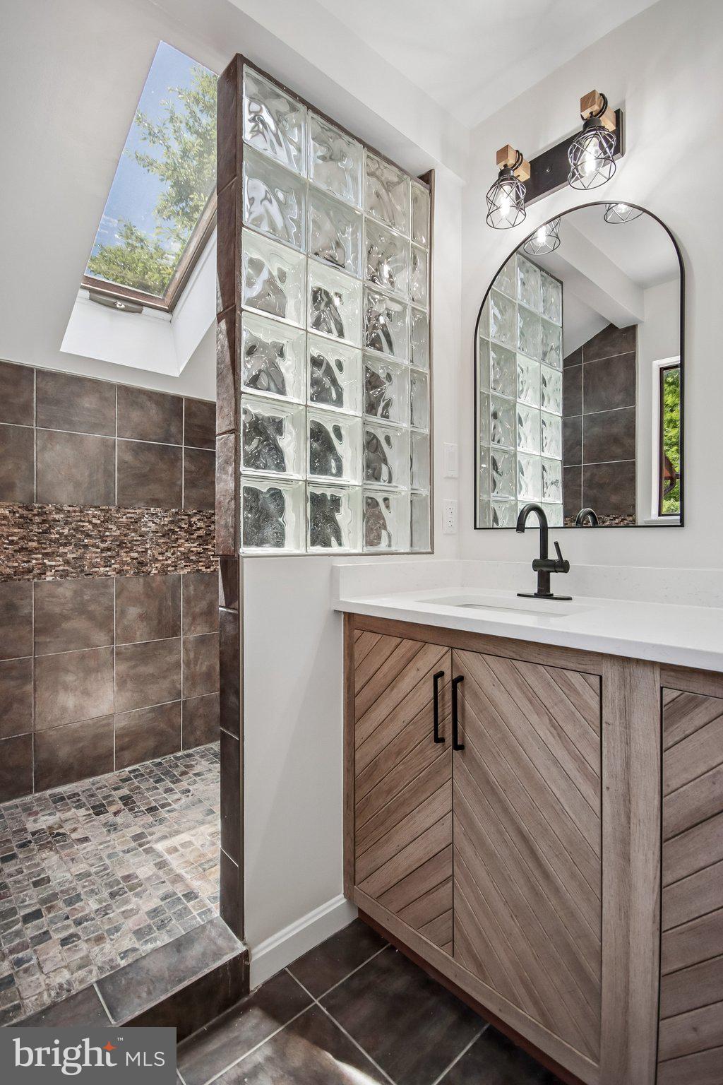 CABOTS POINT - Residential