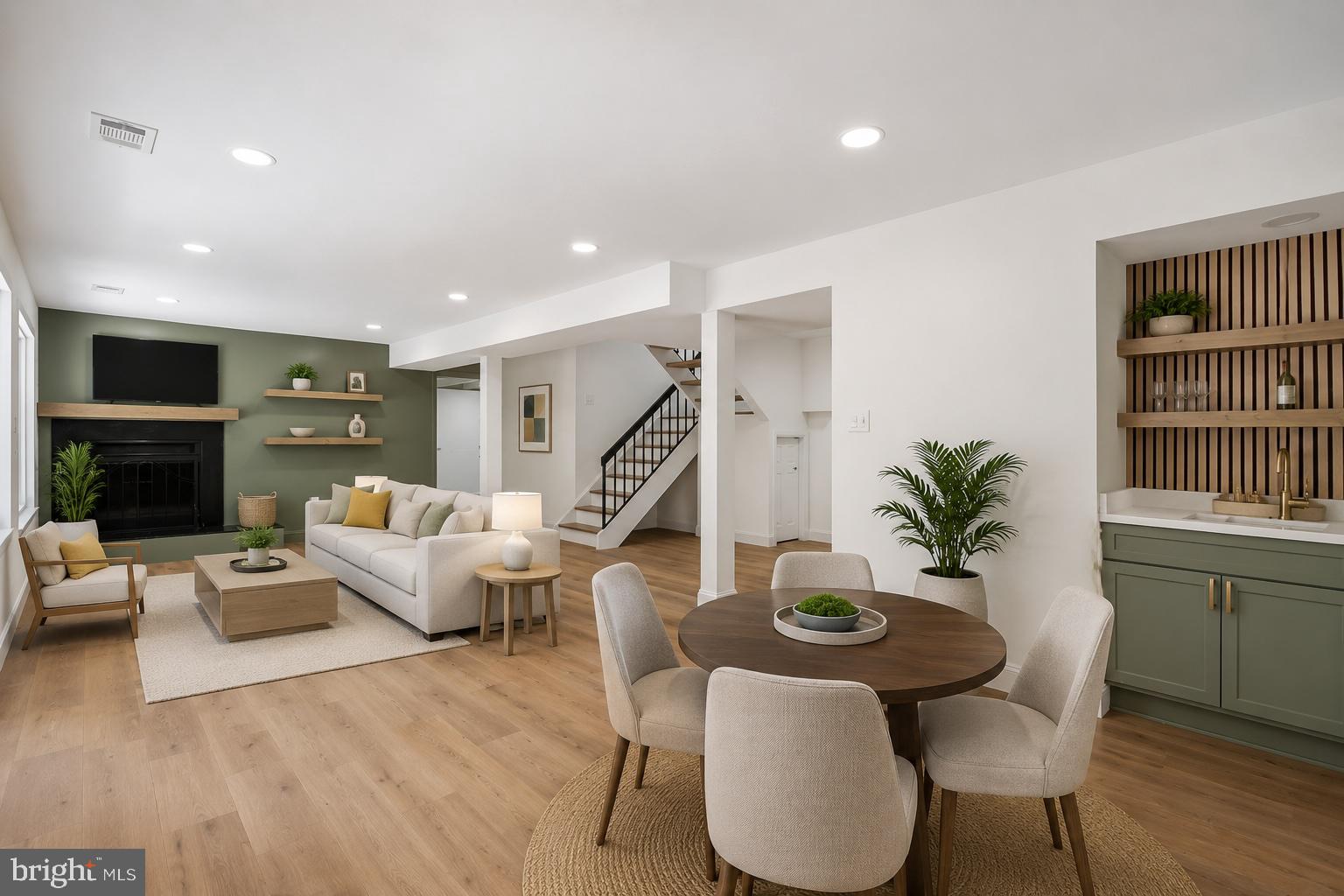 CABOTS POINT - Residential