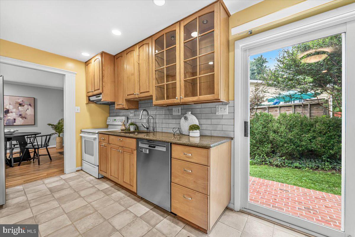 MANOR WOODS - Residential