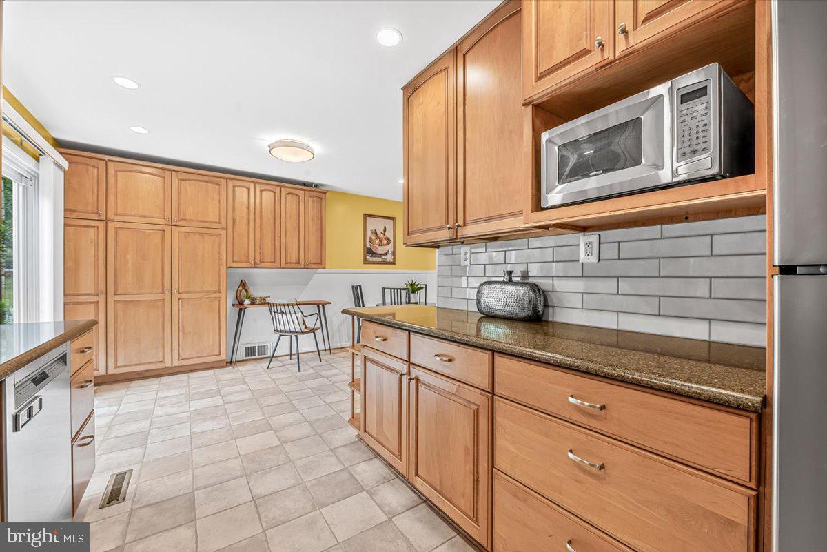 MANOR WOODS - Residential