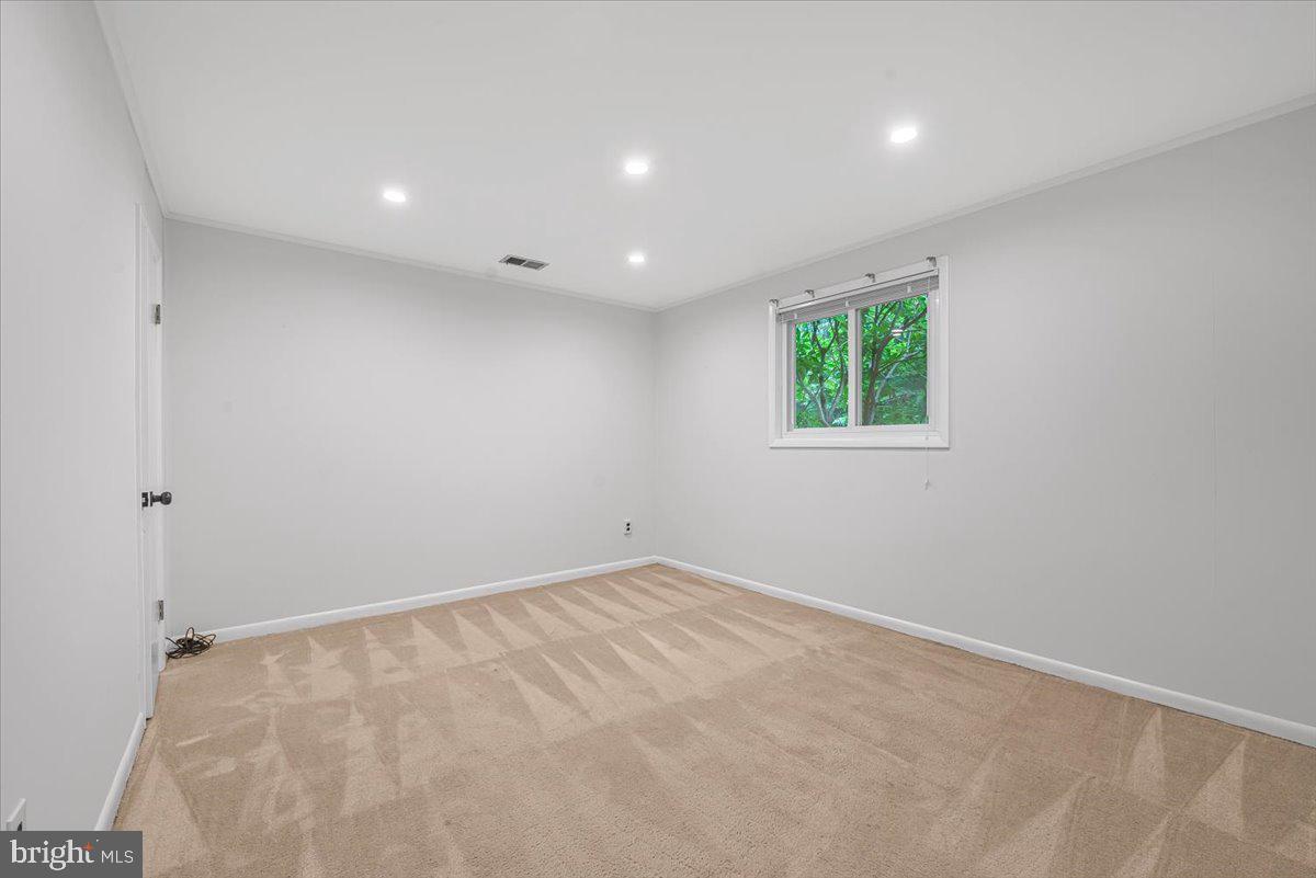 MANOR WOODS - Residential