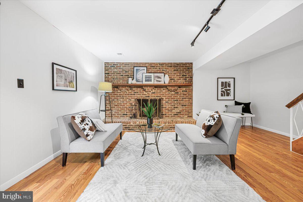 MANOR WOODS - Residential