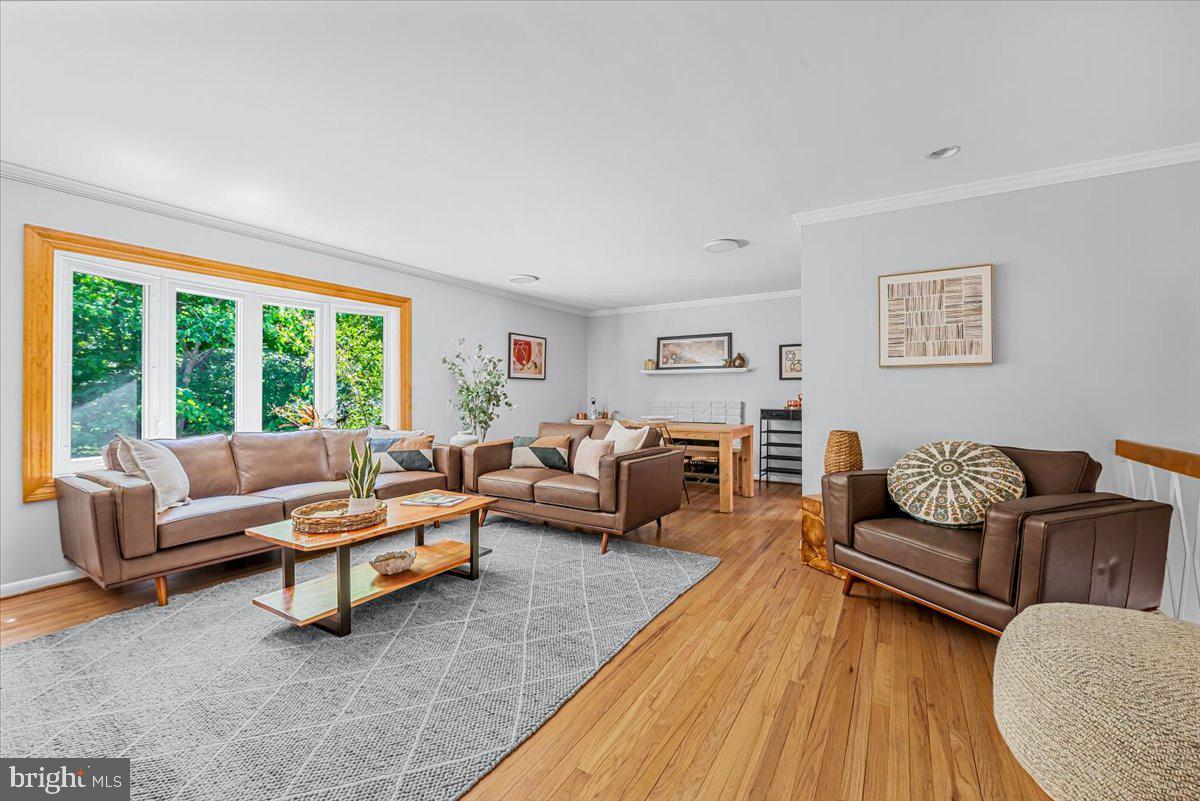 MANOR WOODS - Residential
