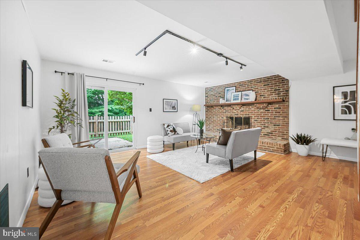 MANOR WOODS - Residential