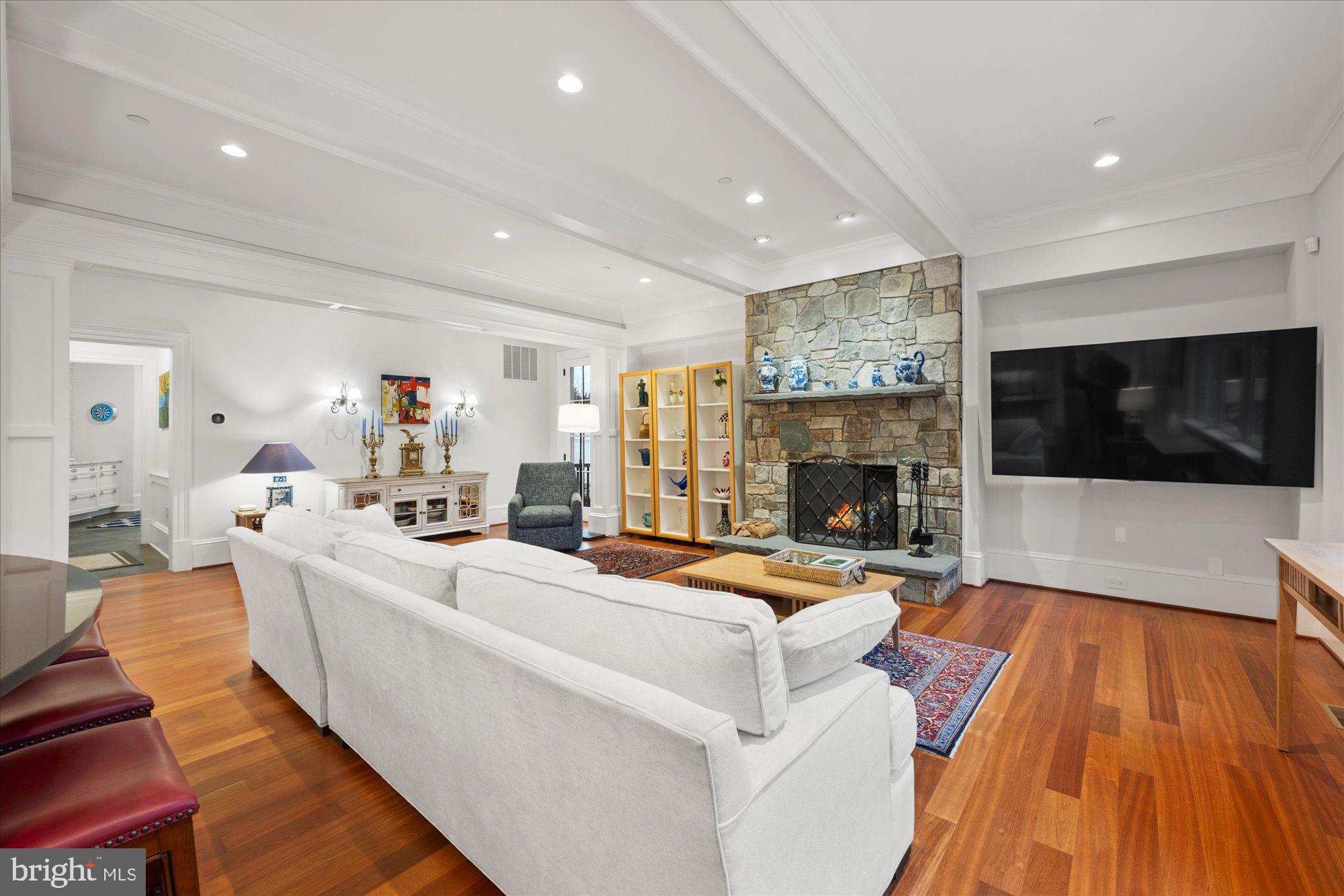 MERRY GO ROUND FARM - Residential