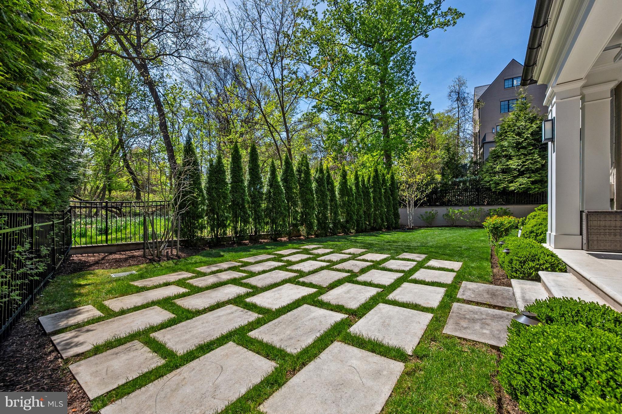 PHILLIPS PARK - Residential