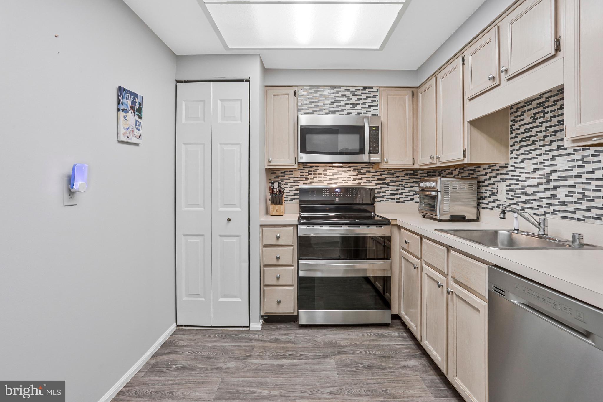 COLONIES AT MCLEAN - Residential