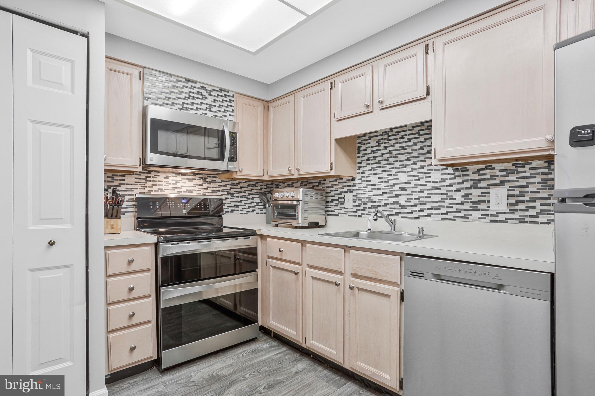 COLONIES AT MCLEAN - Residential