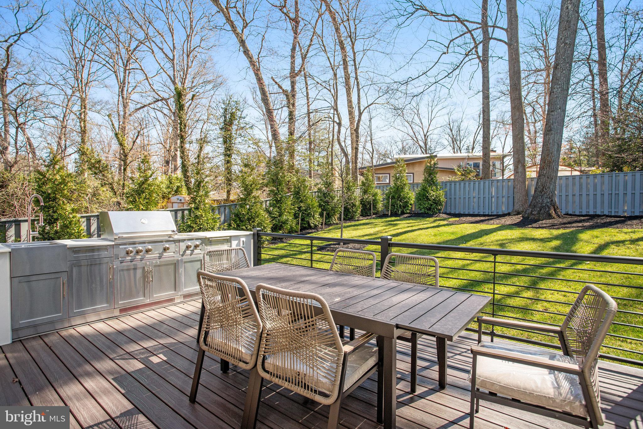 CHESTNUT KNOLLS - Residential