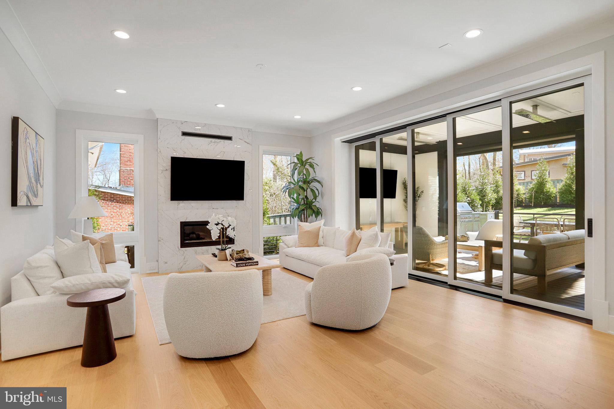 CHESTNUT KNOLLS - Residential