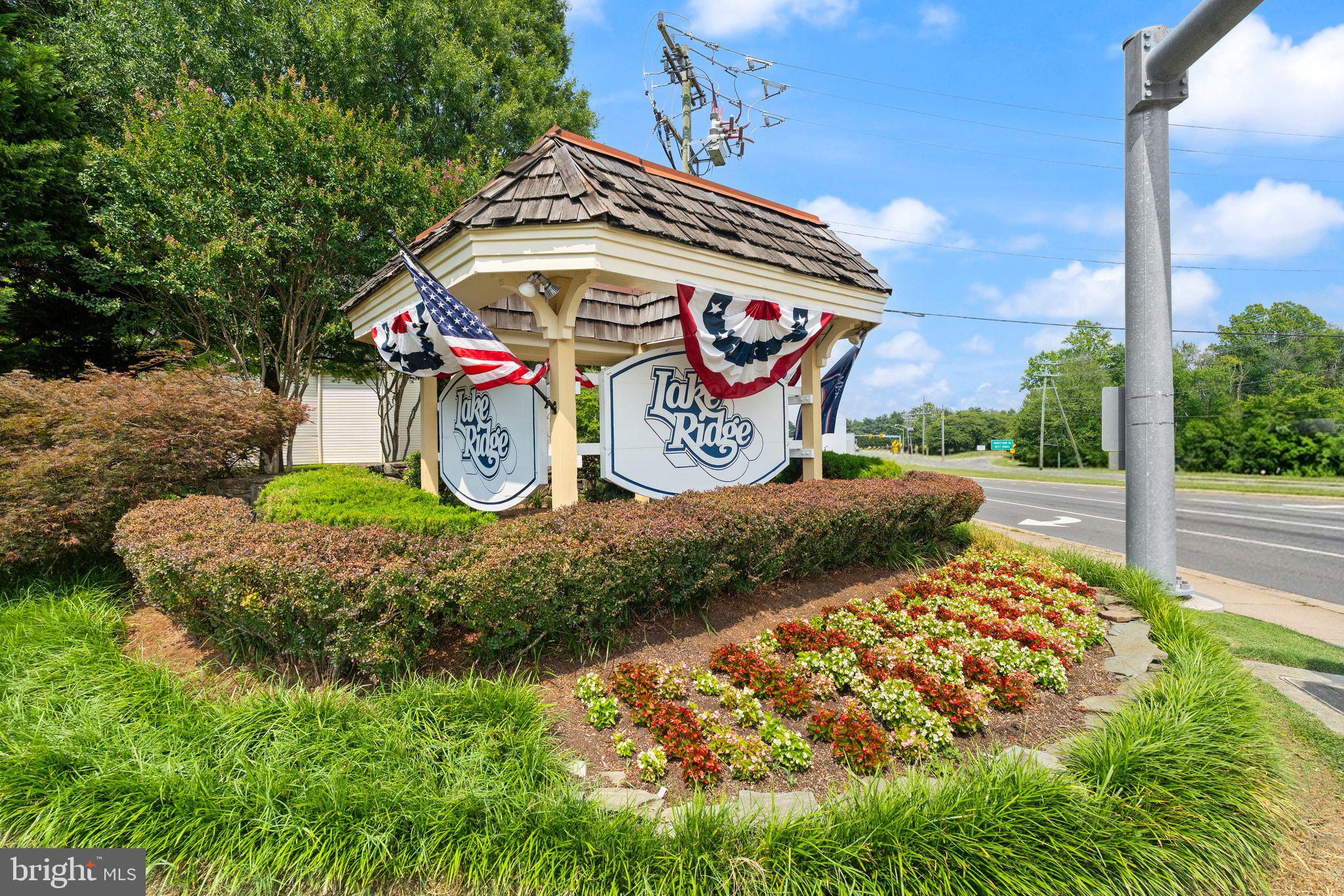 LAKE RIDGE - Residential