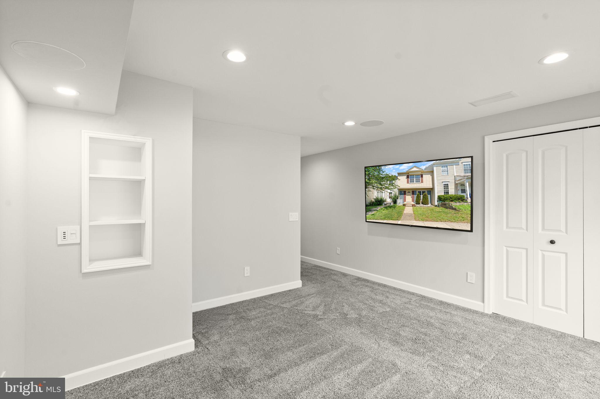 LAKE RIDGE - Residential