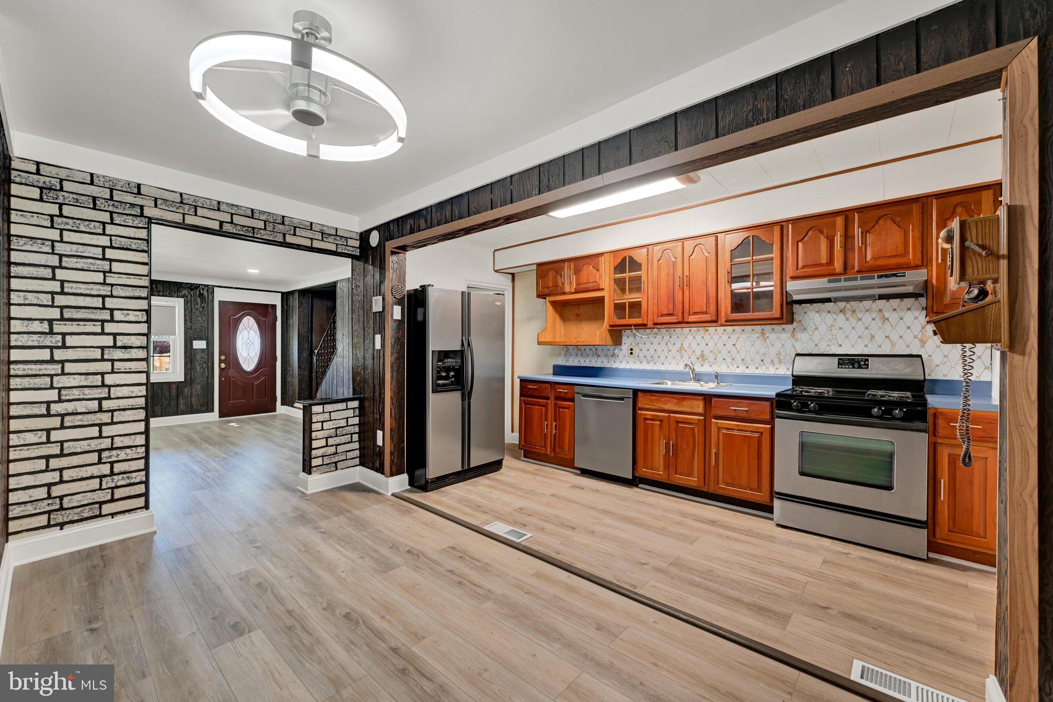 GRAY MANOR - Residential