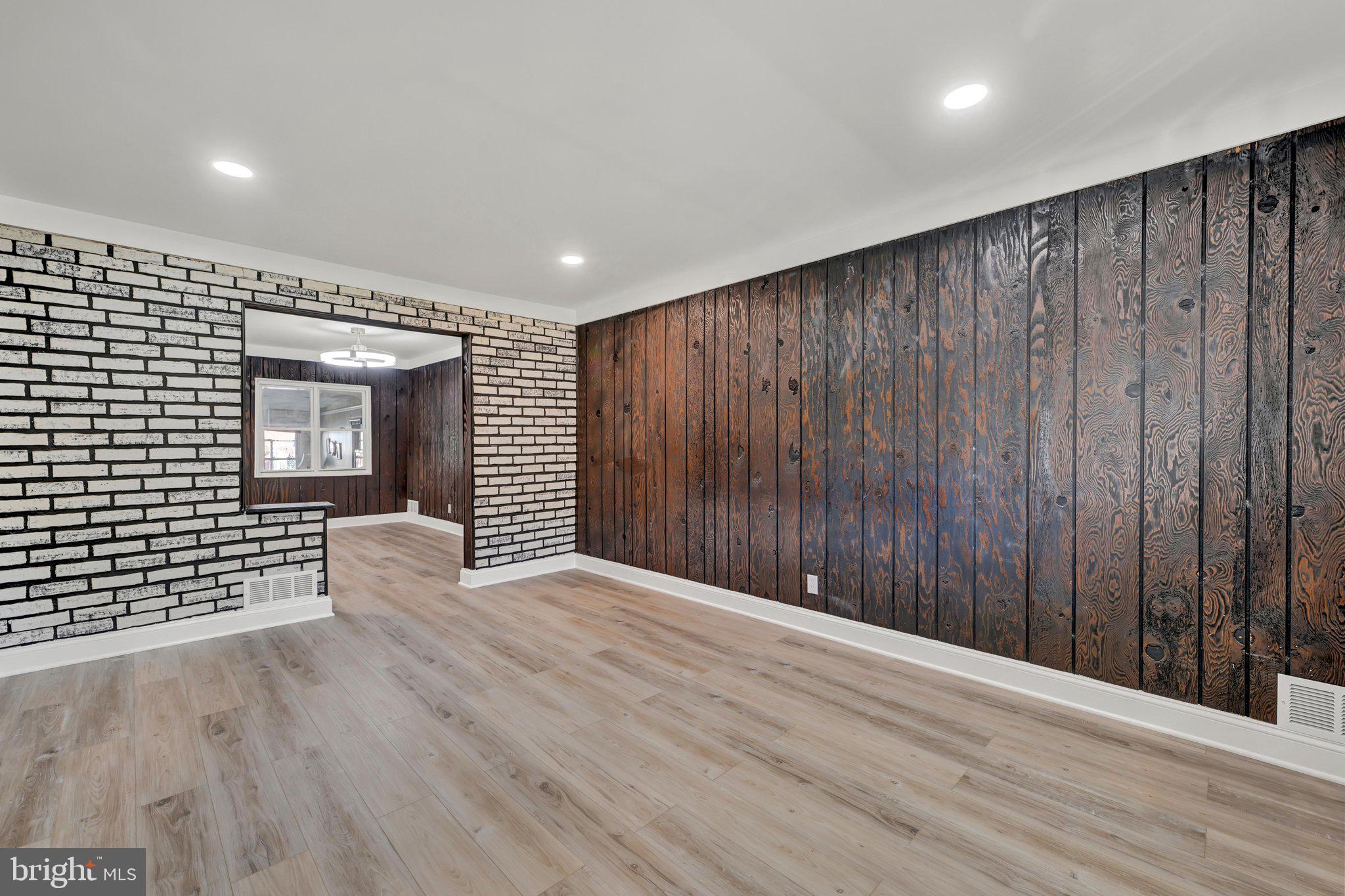 GRAY MANOR - Residential