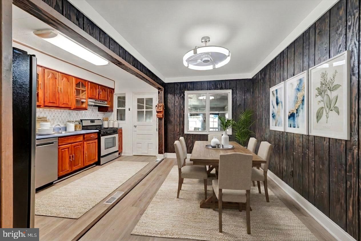 GRAY MANOR - Residential