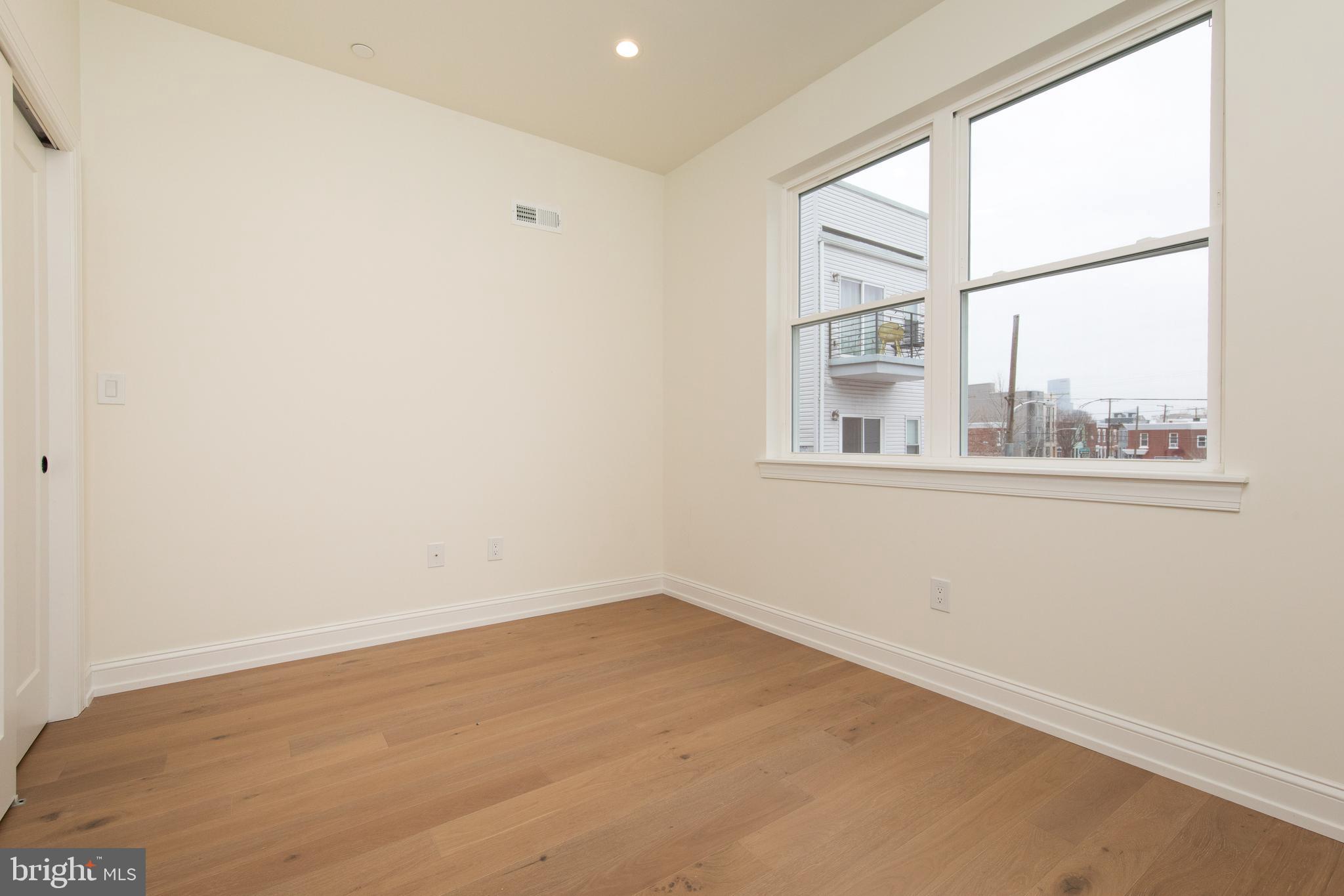 POINT BREEZE - Residential