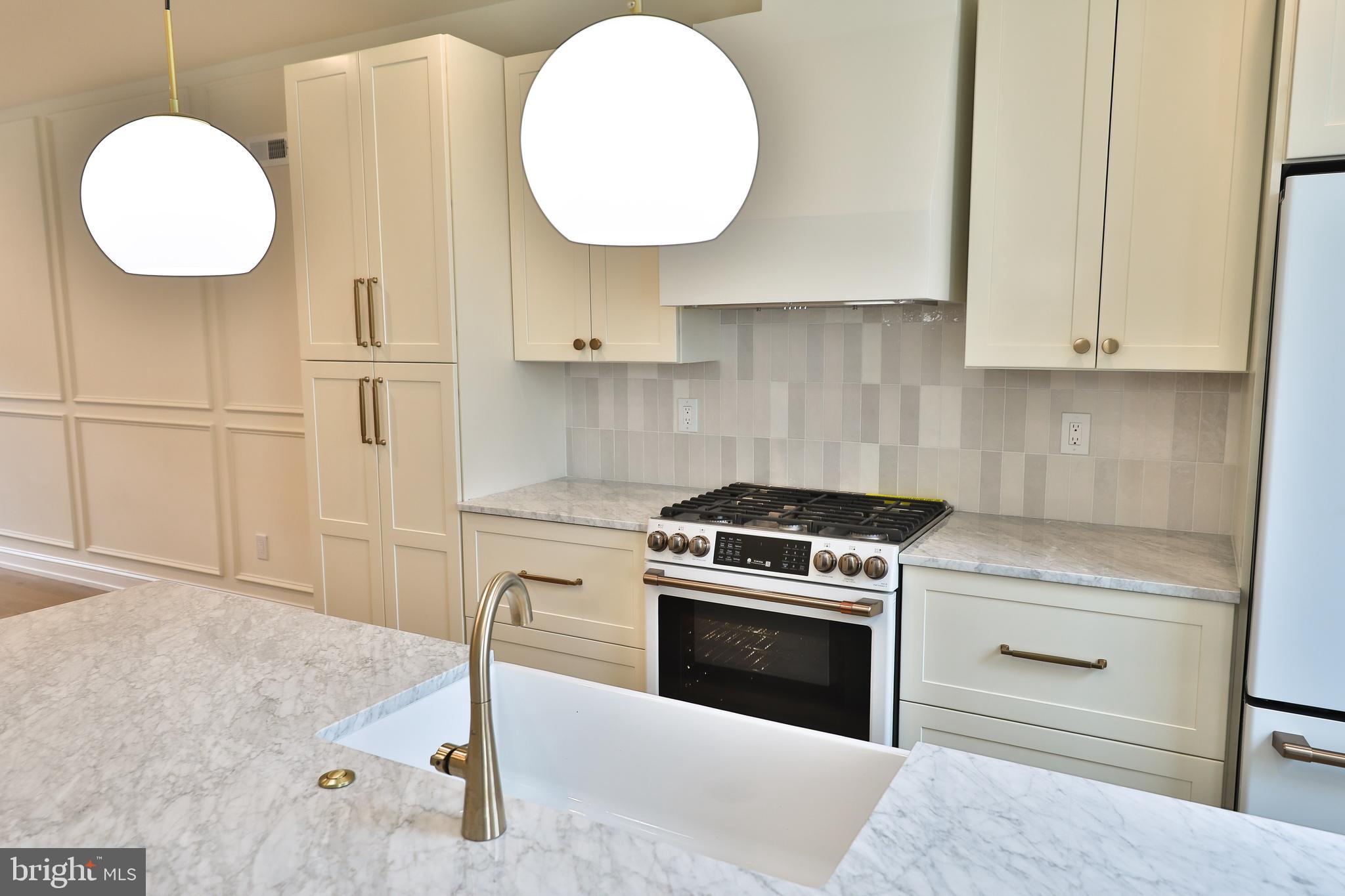 POINT BREEZE - Residential