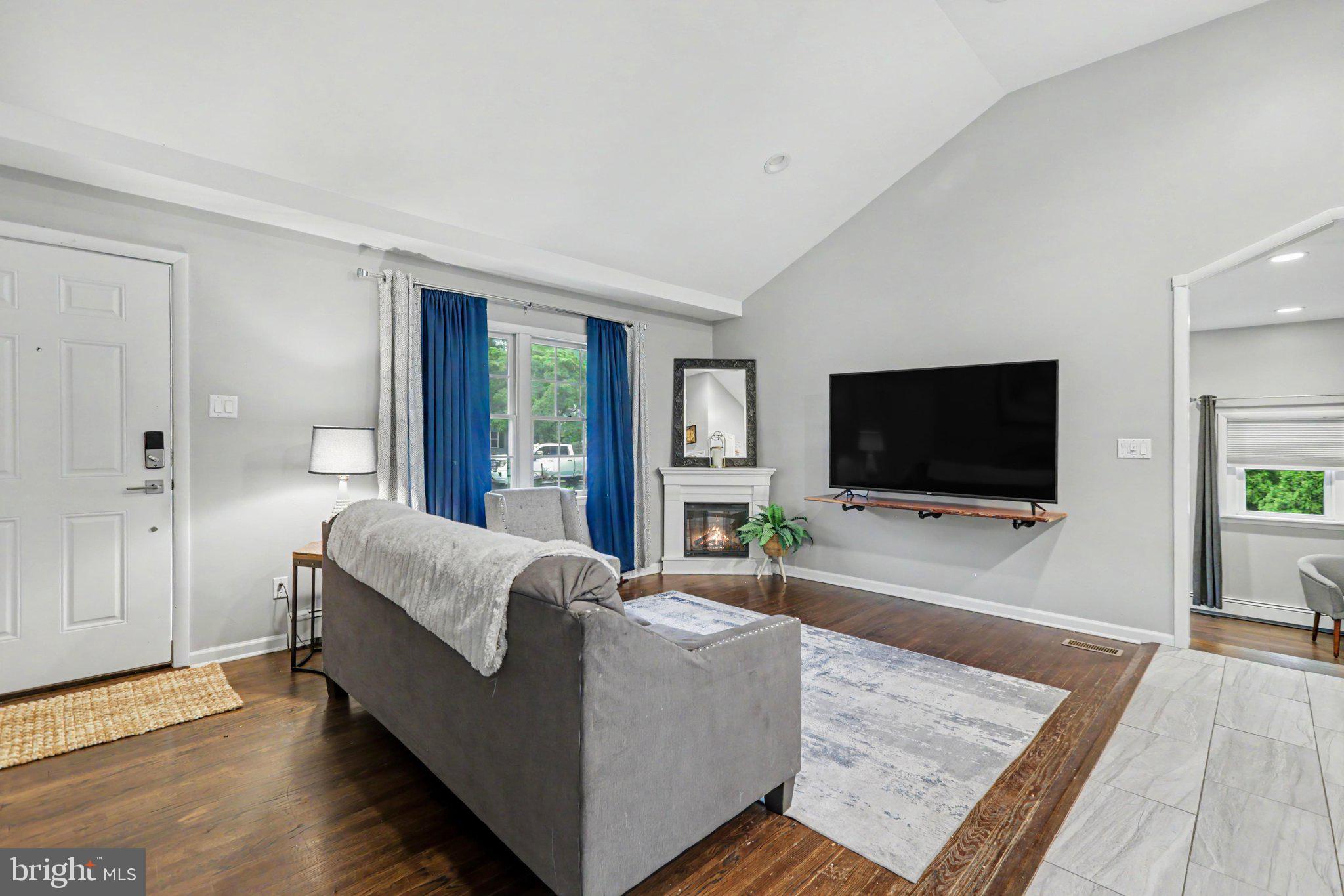 COLLEGE PARK - Residential