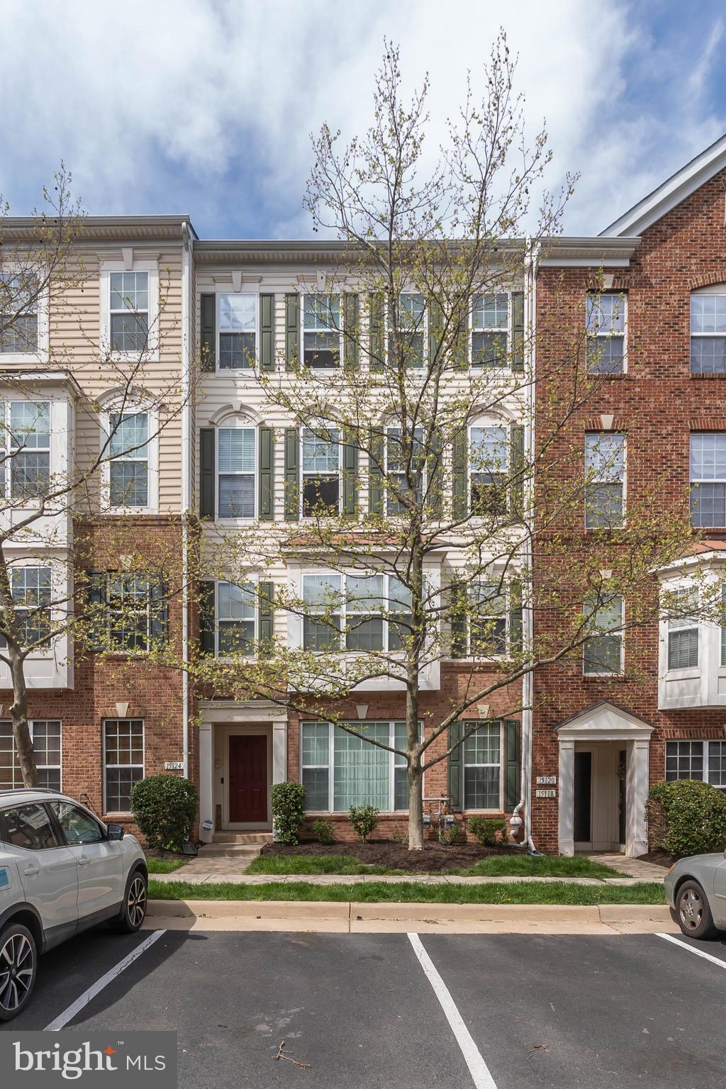 Recently updated 2 level condo in Market Center.  Open Floor plan, stainless appliances, granite counters Luxury Vinyl Plank (LVP).  Condo was recently painted and all Carpet was replaced.  Primary suite includes a large bath with a large closet with Closet Organizer System.  Close to the Hospital, Restaurants and shopping.  Conveniently located off Route I-66 and commuter lots.  One car garage and one car parking in the driveway.  Additional parking in the neighborhood.  Playground and swimming pool are conveniently within walking distance  in this quiet neighborhood.