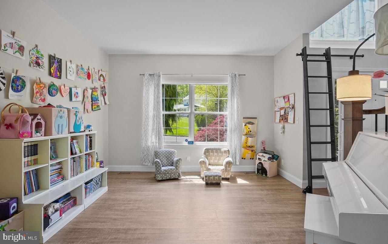 FOX CHASE - Residential
