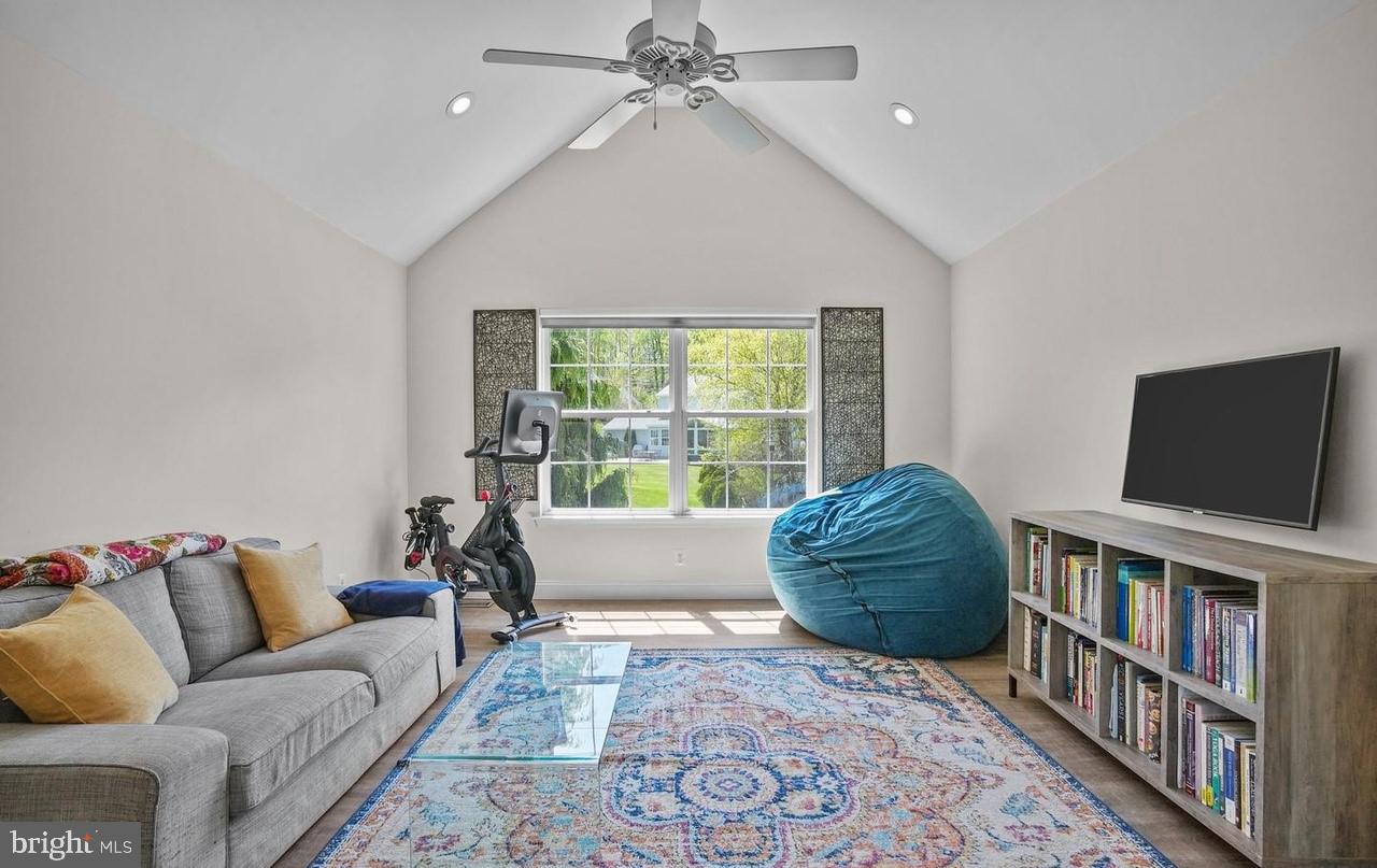 FOX CHASE - Residential