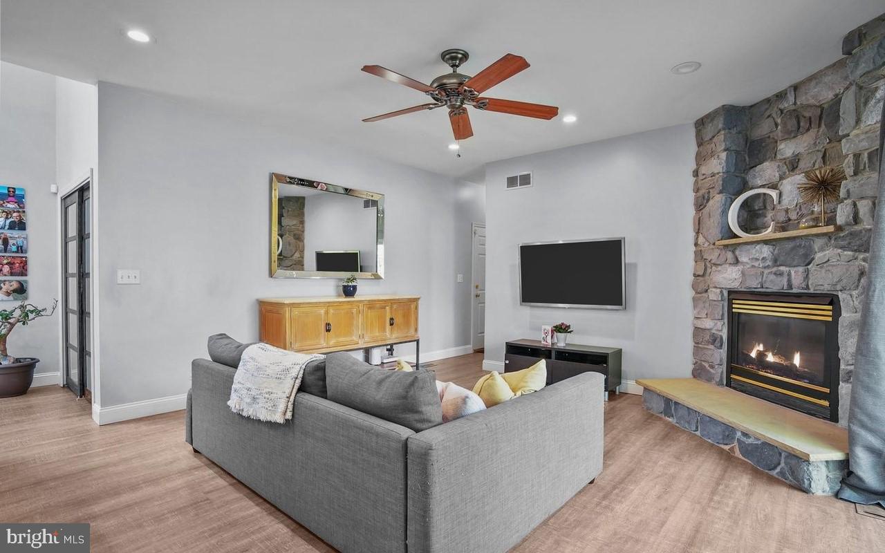 FOX CHASE - Residential