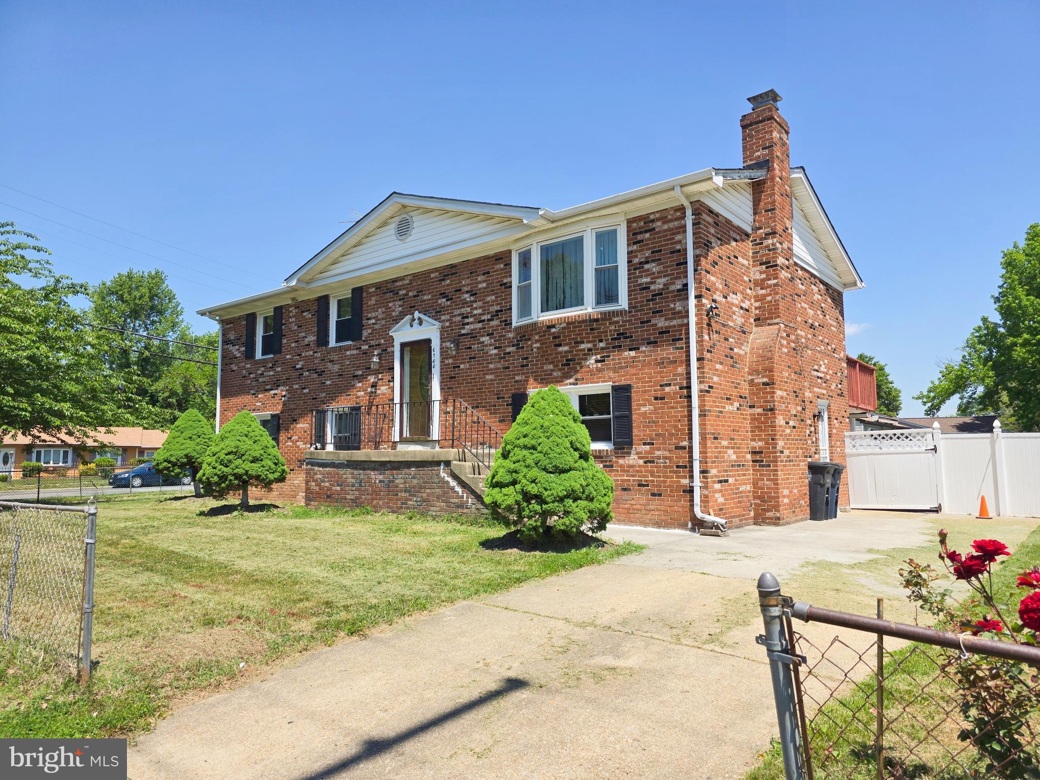 ANDREWS MANOR - Residential