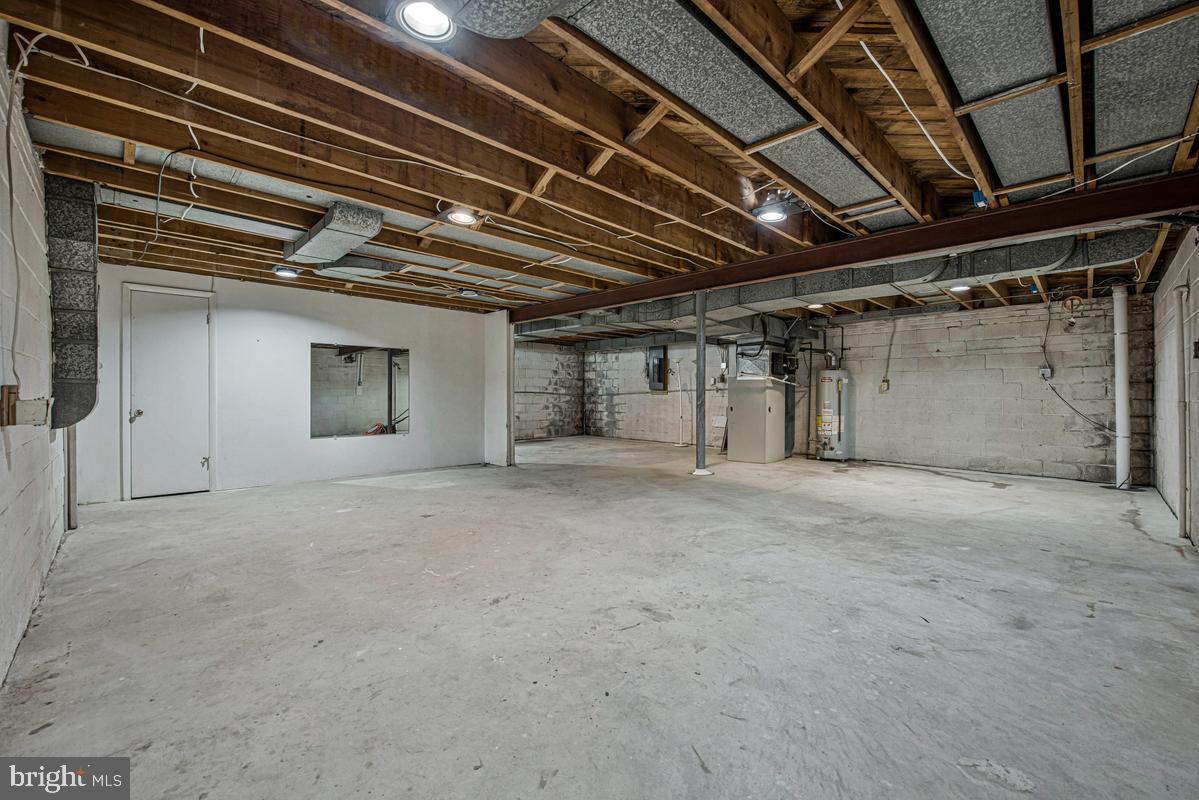 BURNT MILLS MANOR - Residential