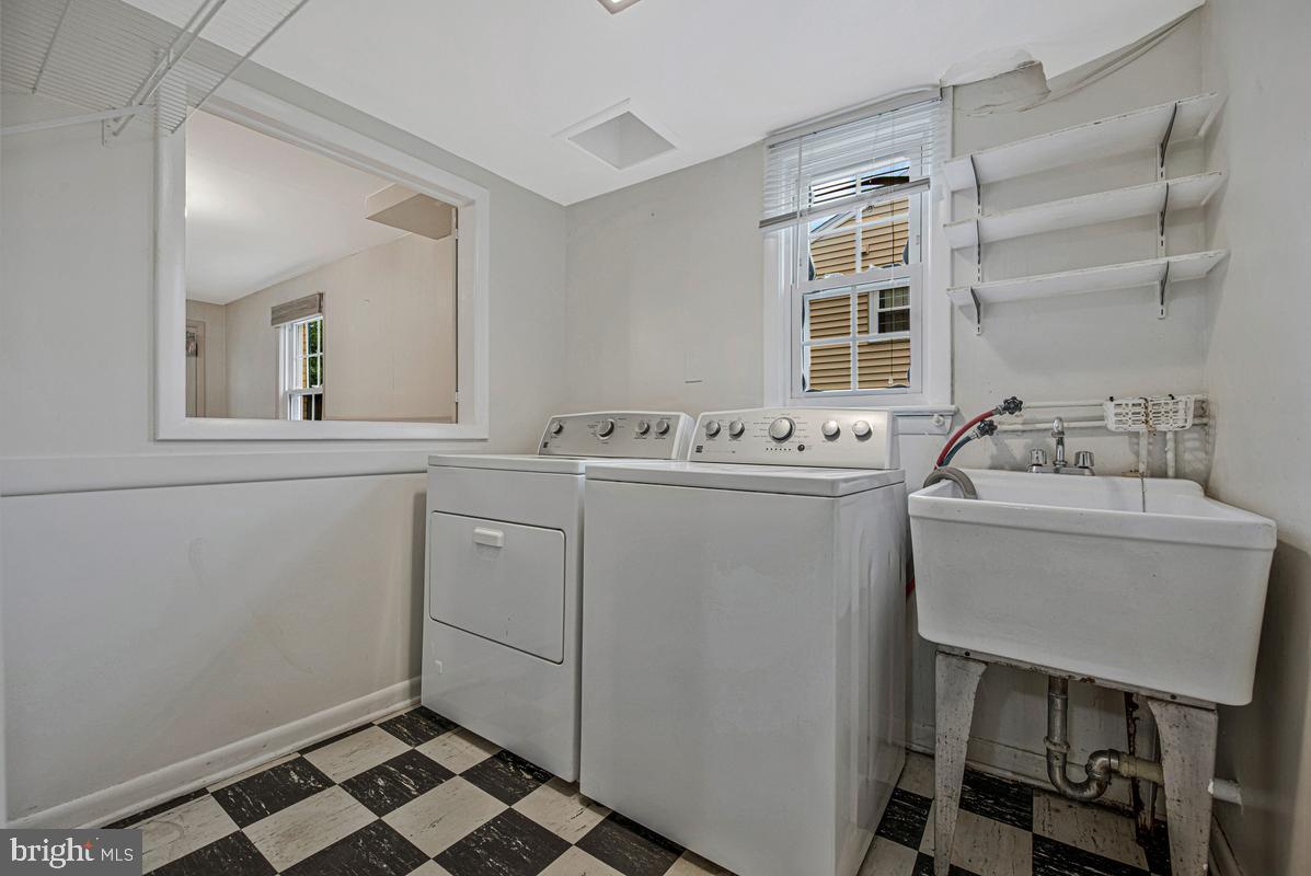 BURNT MILLS MANOR - Residential