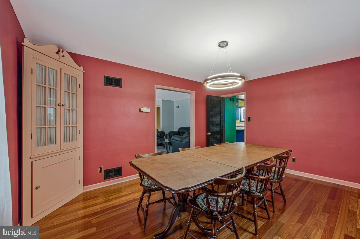 BURNT MILLS MANOR - Residential
