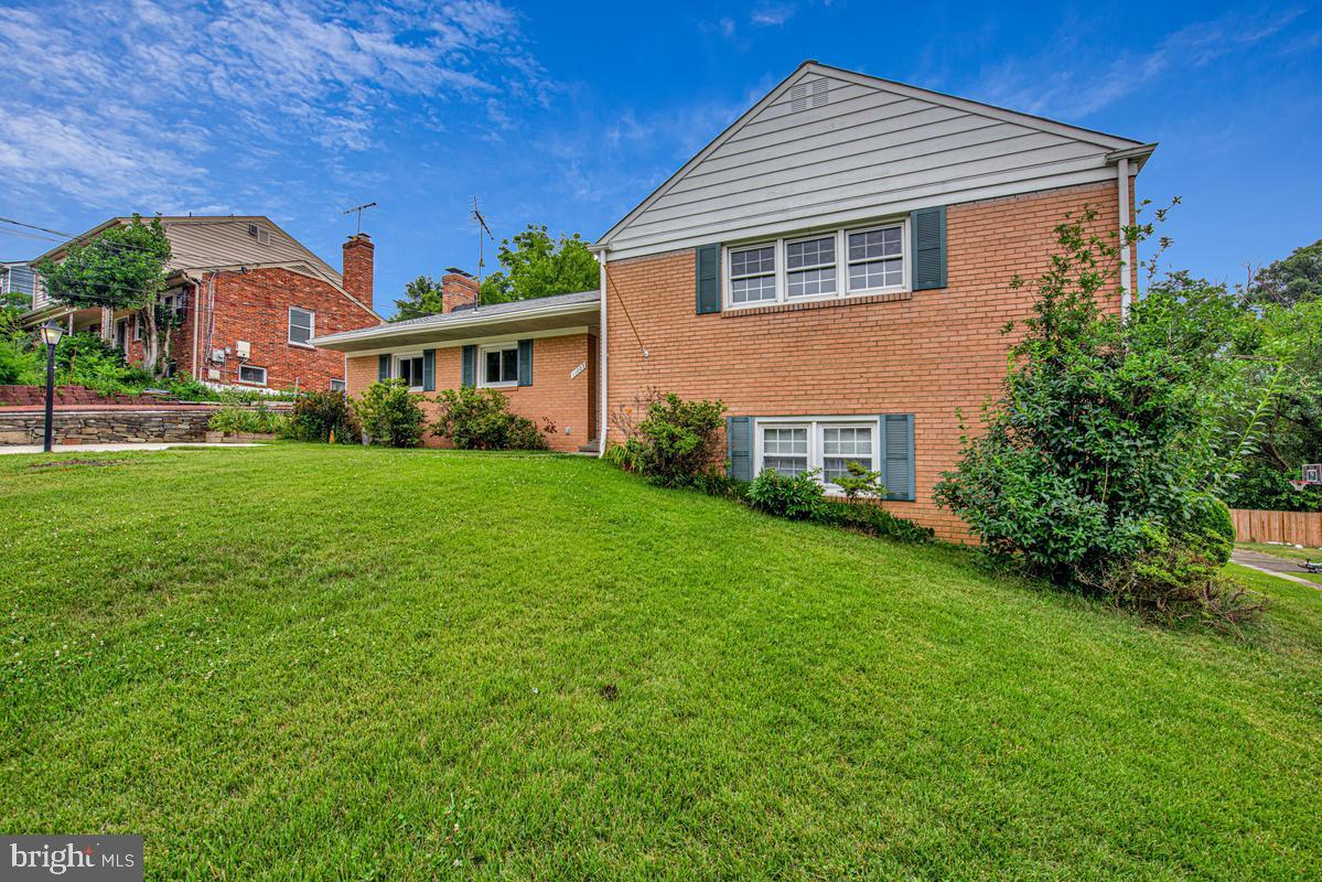 BURNT MILLS MANOR - Residential