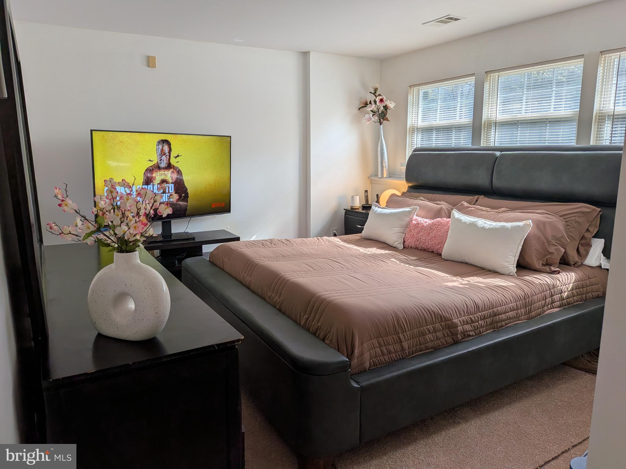 APPLEGATE CONDO - Residential