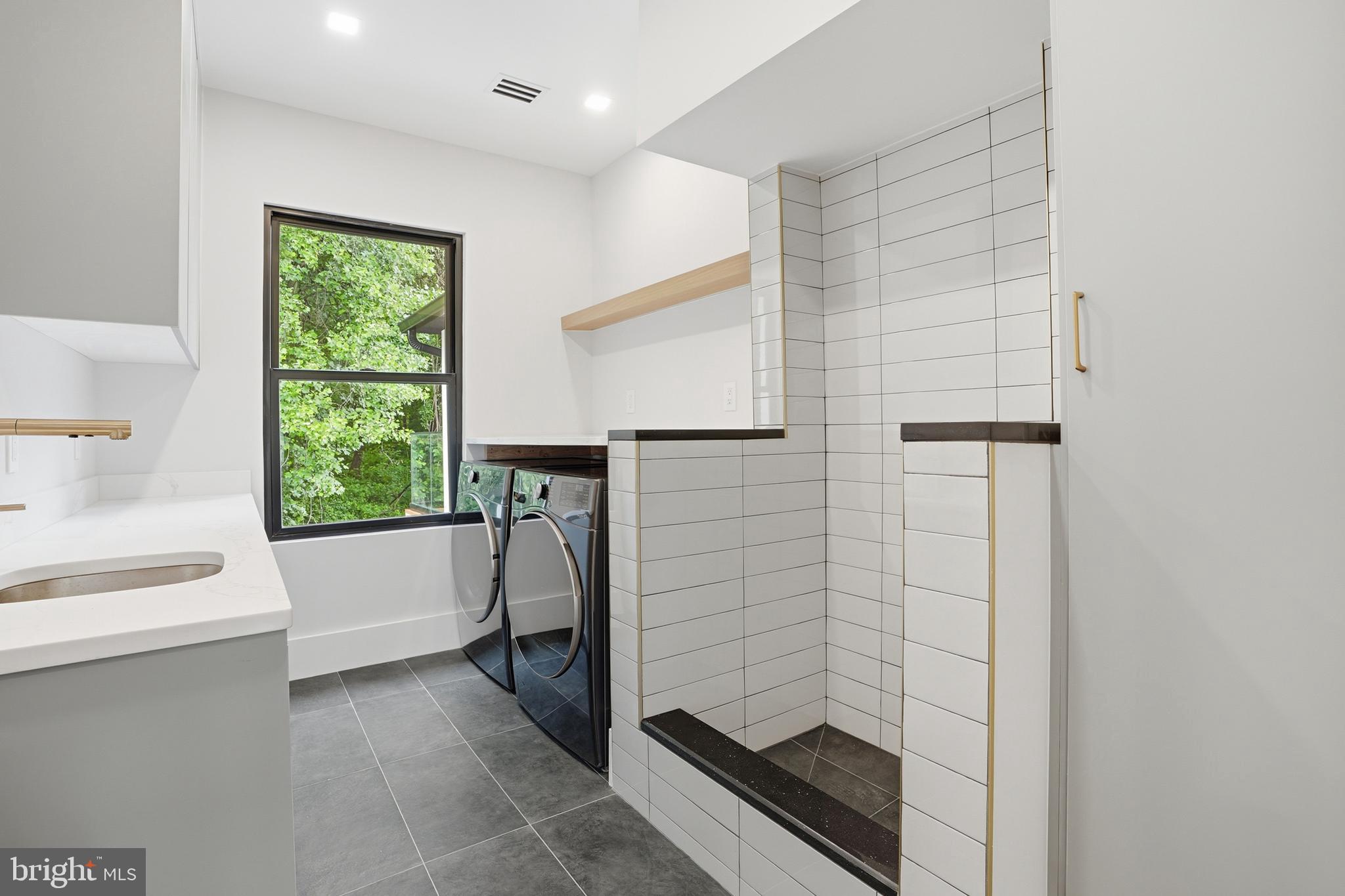 BASIL COURT - Residential