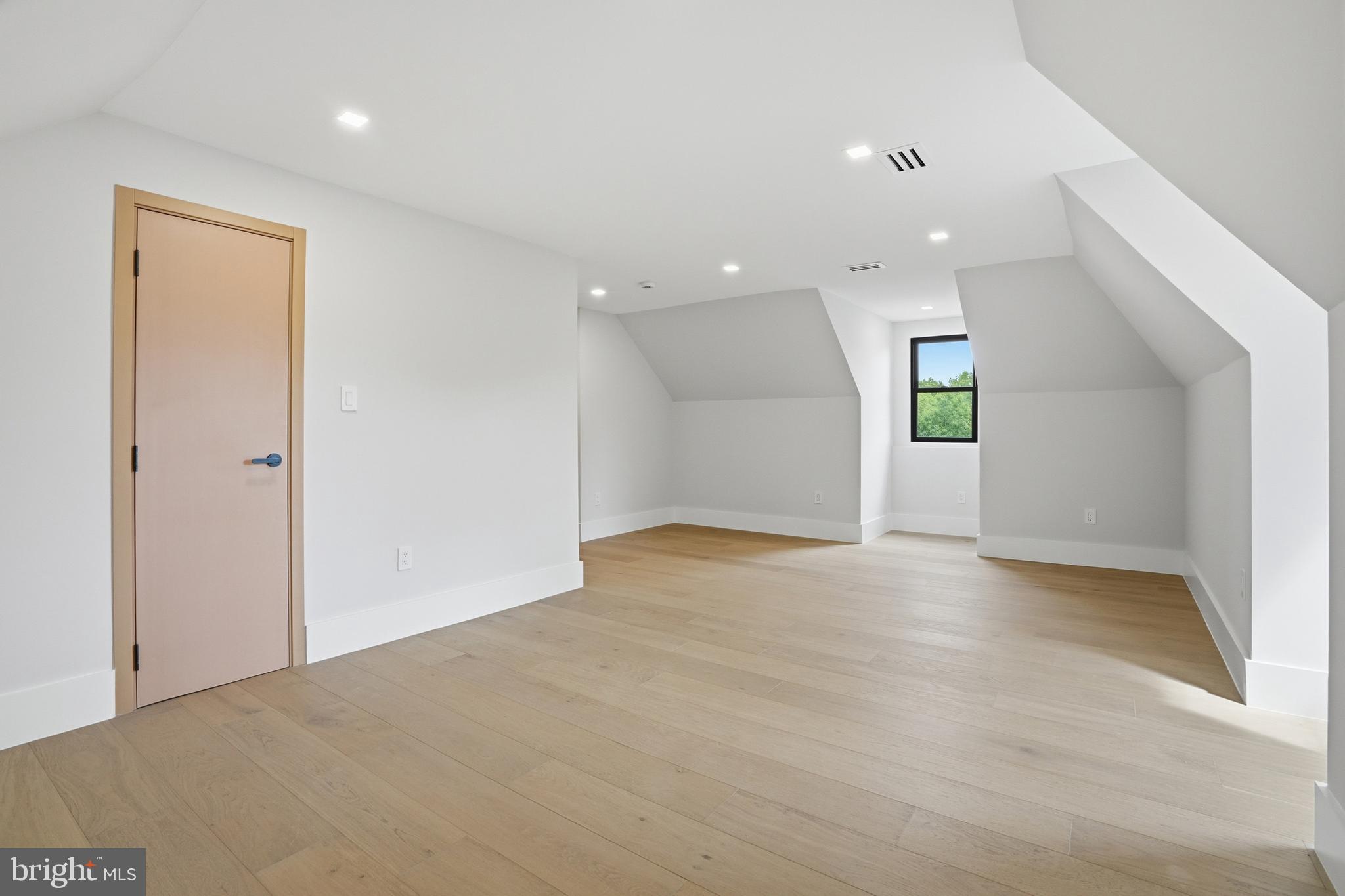BASIL COURT - Residential