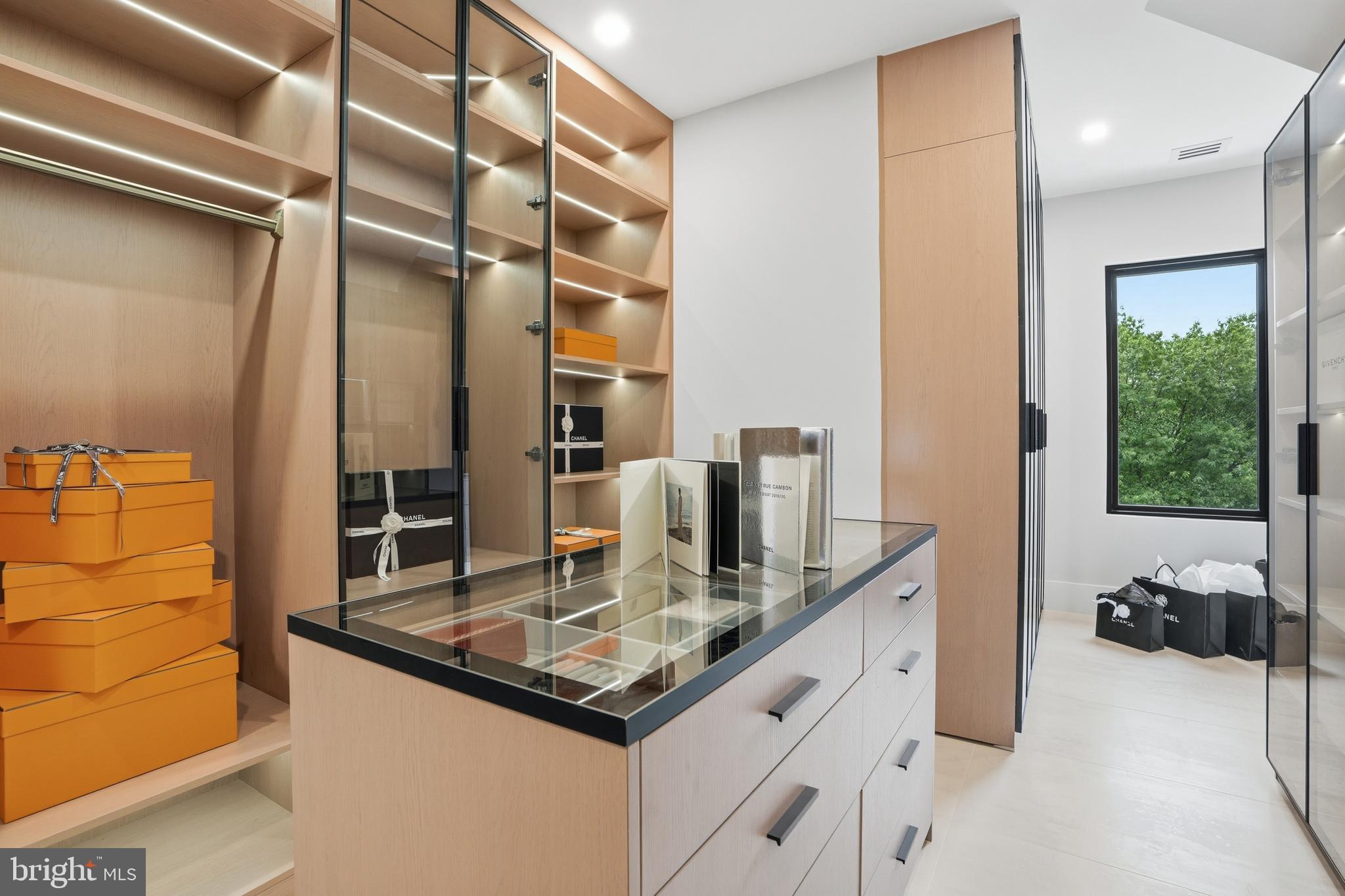 BASIL COURT - Residential