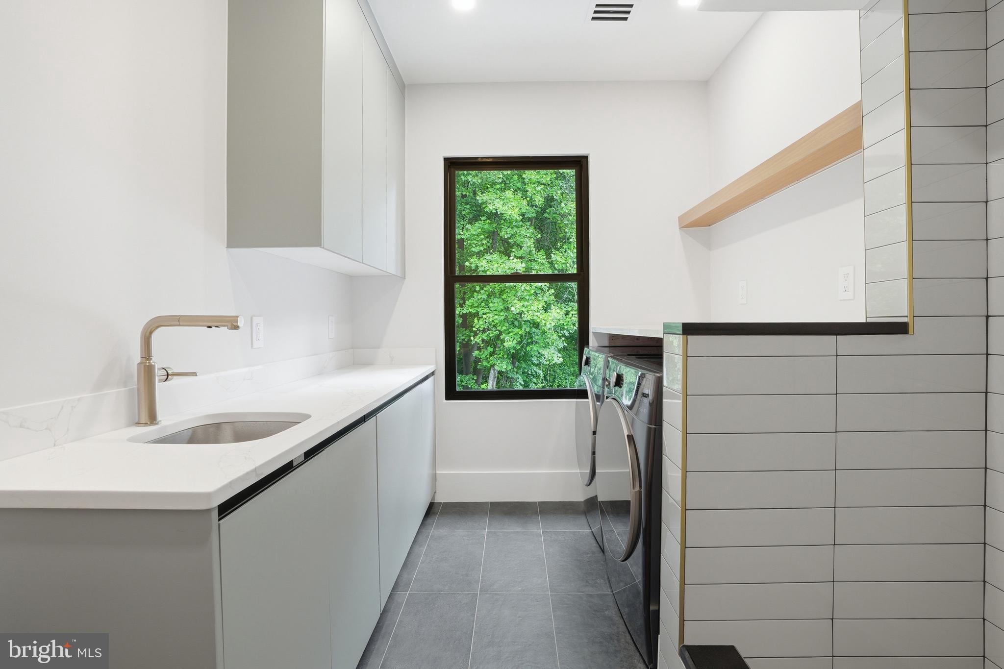 BASIL COURT - Residential