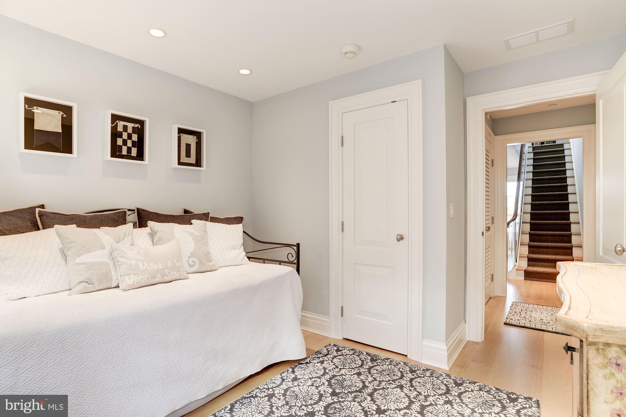 EASTPORT - Residential