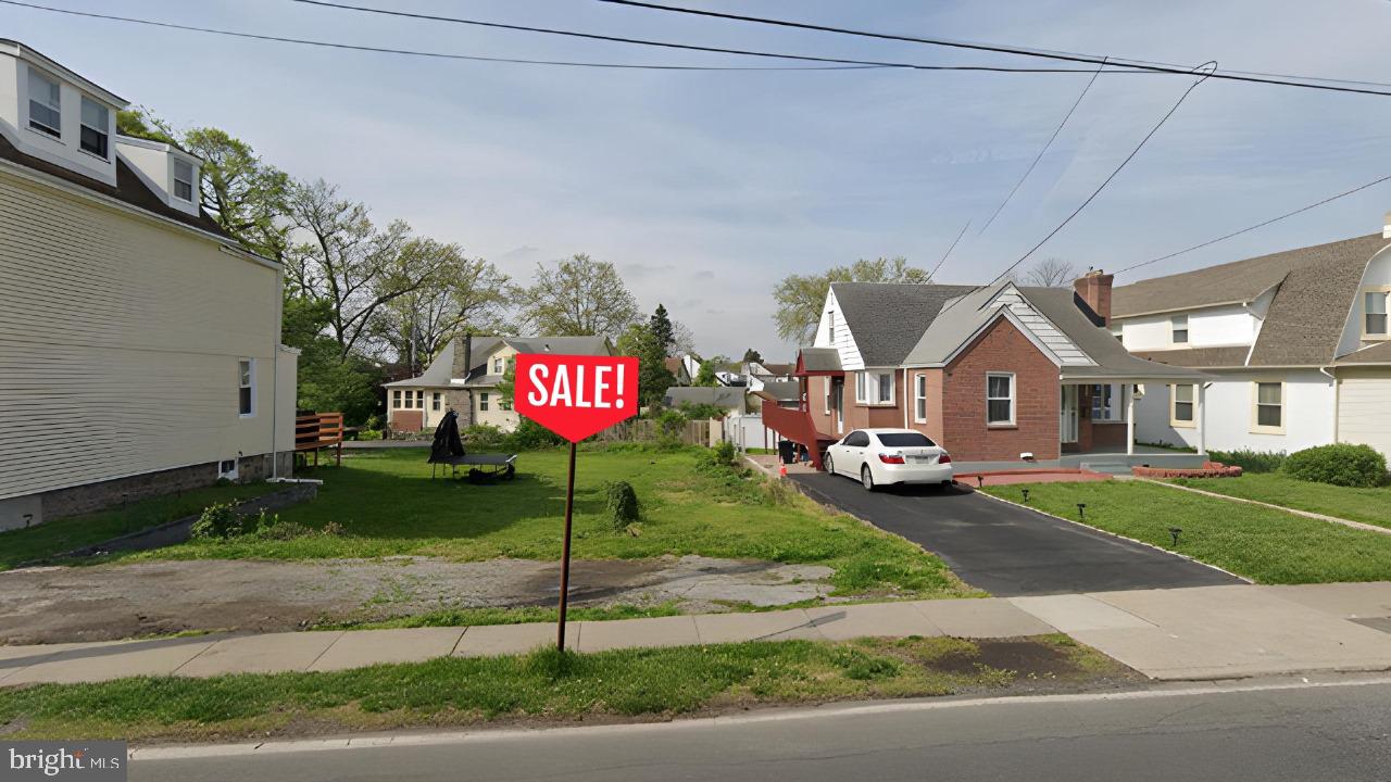 **PRIME DOUBLE  BUILDING LOT IN DREXEL HILL**
Don't miss out on this exceptional opportunity to own a double building lot at 506-508 Burmont Road in desirable Drexel Hill. Priced to sell quickly, this spacious lot offers ample room to construct a 3-bedroom home or install a pre-fabricated house  without the burden of lease rent.
Location: Situated conveniently in Drexel Hill, offering a peaceful suburban setting with easy access to local amenities and major transportation routes.
Build Your Dream Home: Plenty of space to design and build your ideal 3-bedroom residence, tailored to your preferences and lifestyle.
Permit Information: Contact Upper Darby Township for detailed information regarding permits and regulations for construction.
Available Building Plans: Building plans are available for interested parties, making the construction process streamlined and efficient.
This property presents an excellent opportunity for both builders and prospective homeowners in today's competitive market. With limited listings available, constructing a new home on this lot promises significant value and appeal.
Act Fast: Take advantage of the current market conditions and seize this chance to create something special at 506-508 Burmont Rd. Schedule a viewing today and explore the potential of this prime building site!