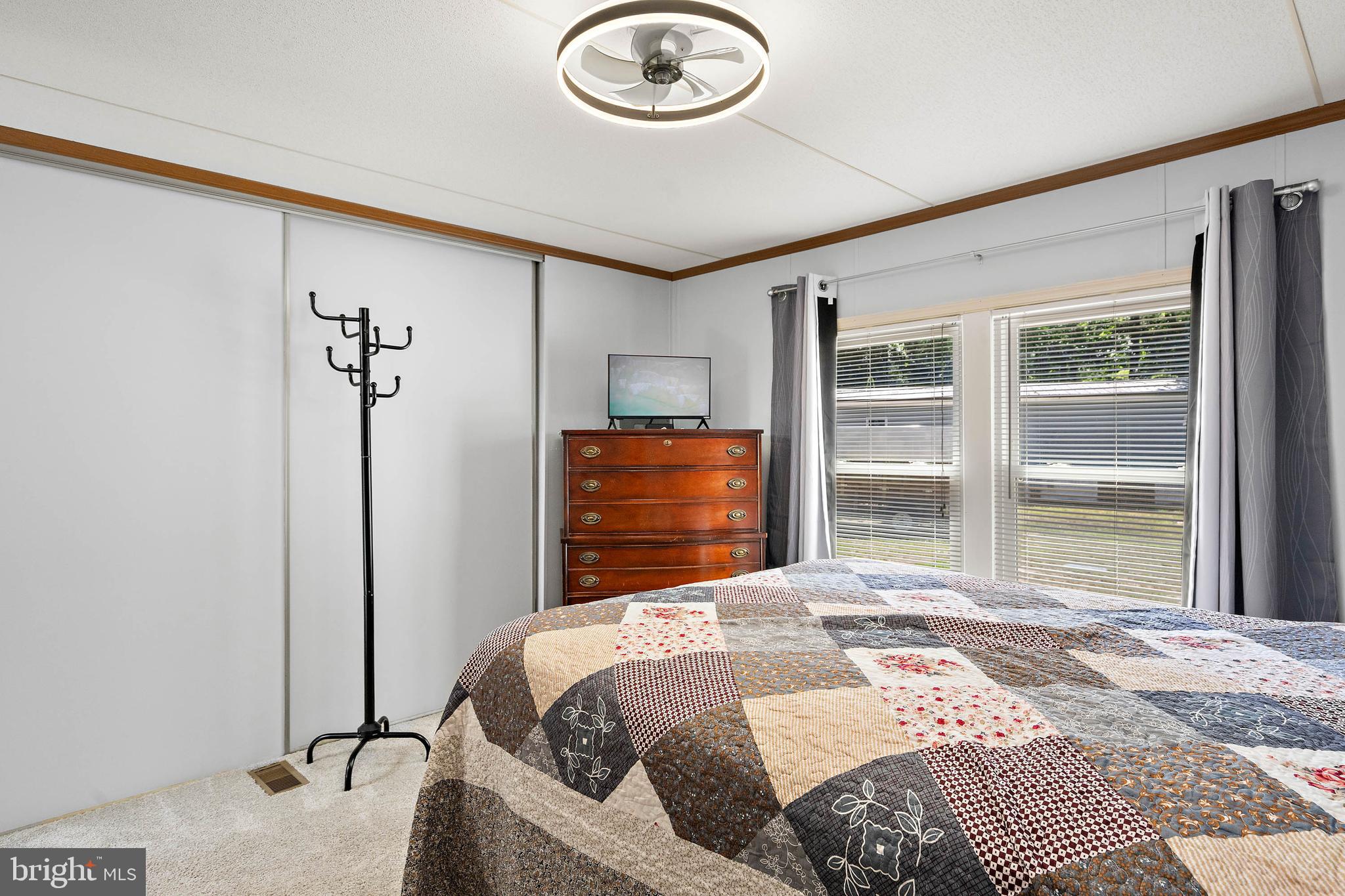 LAZY LAKE - Residential