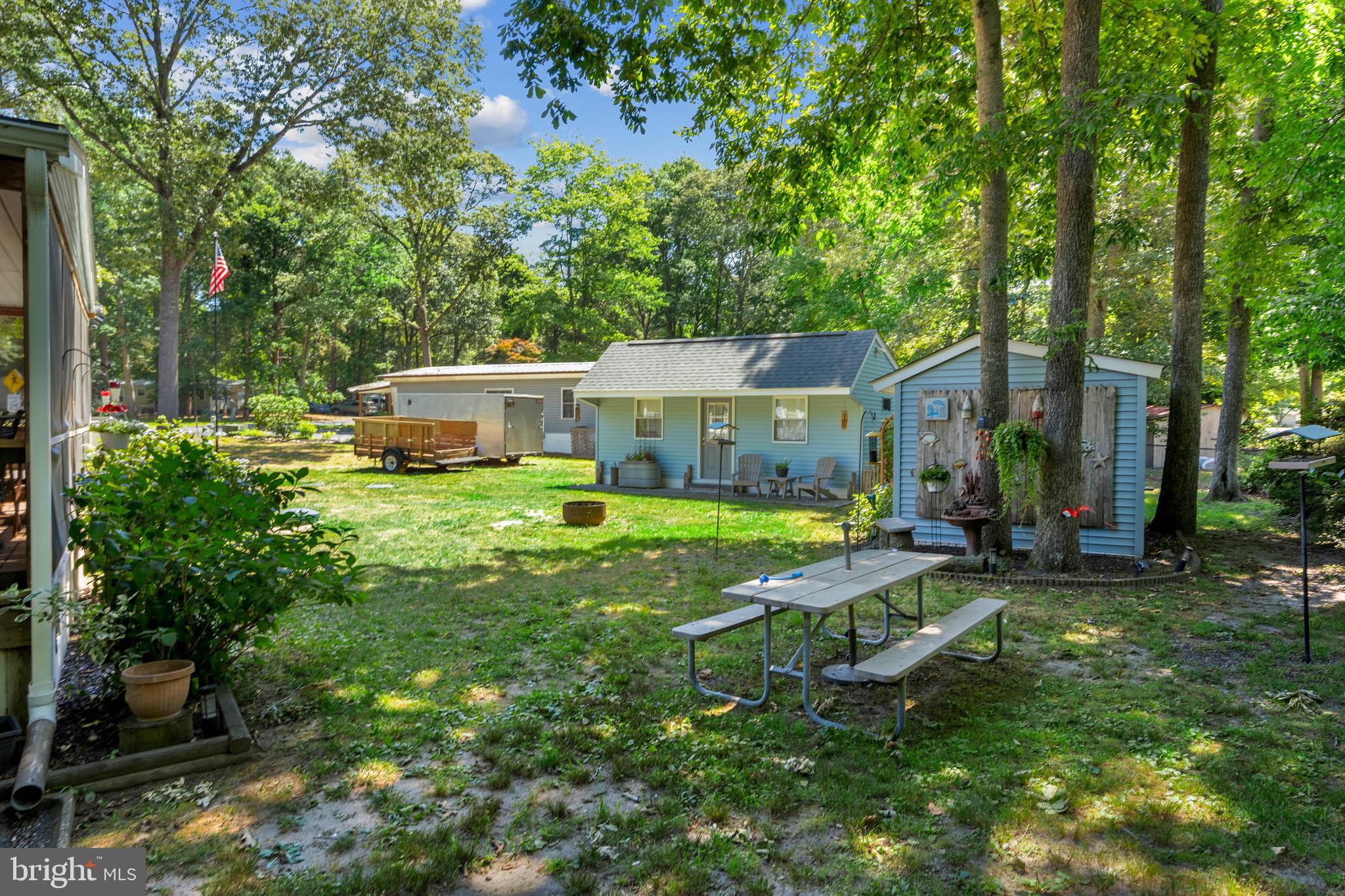 LAZY LAKE - Residential