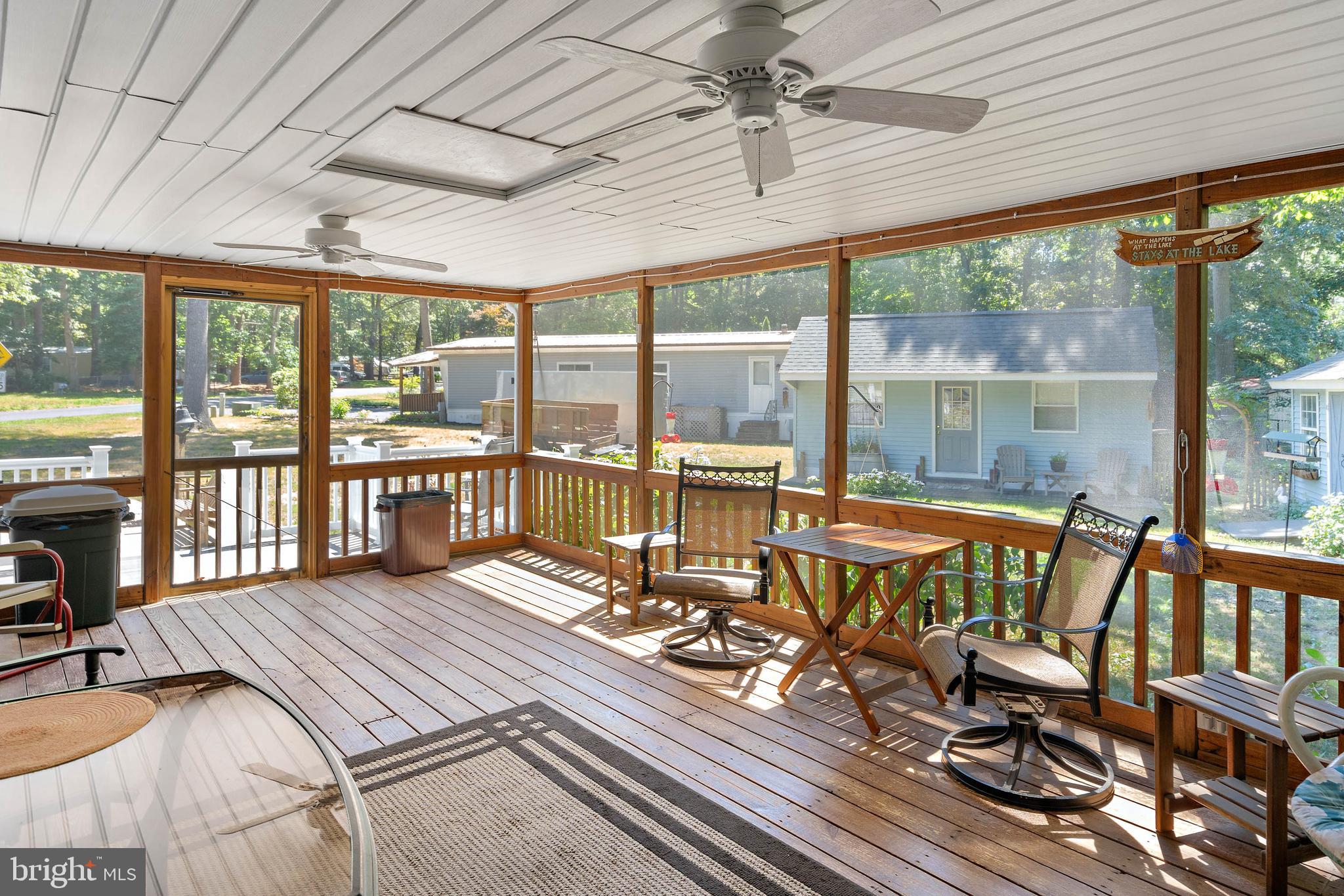 LAZY LAKE - Residential