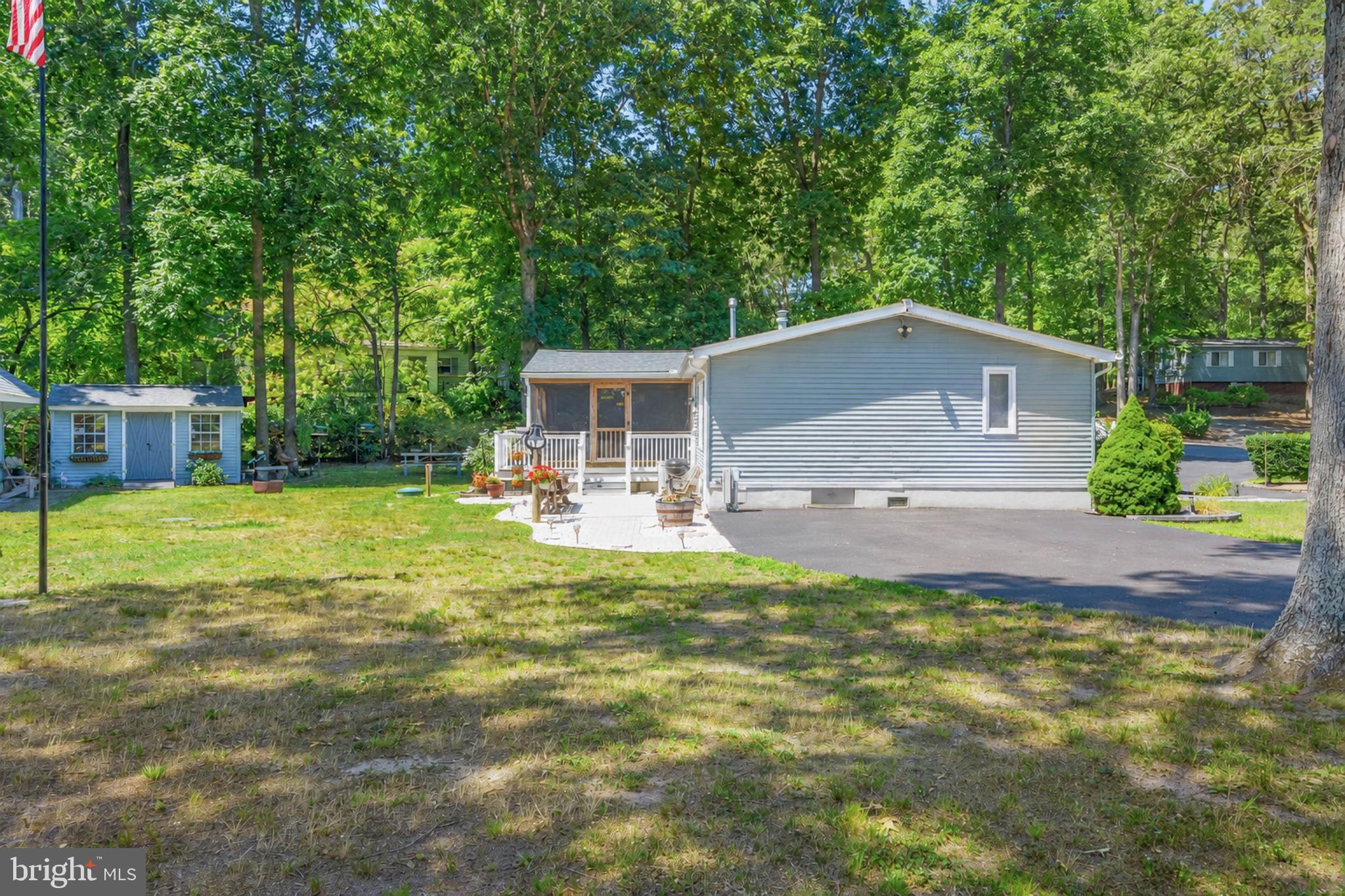 LAZY LAKE - Residential