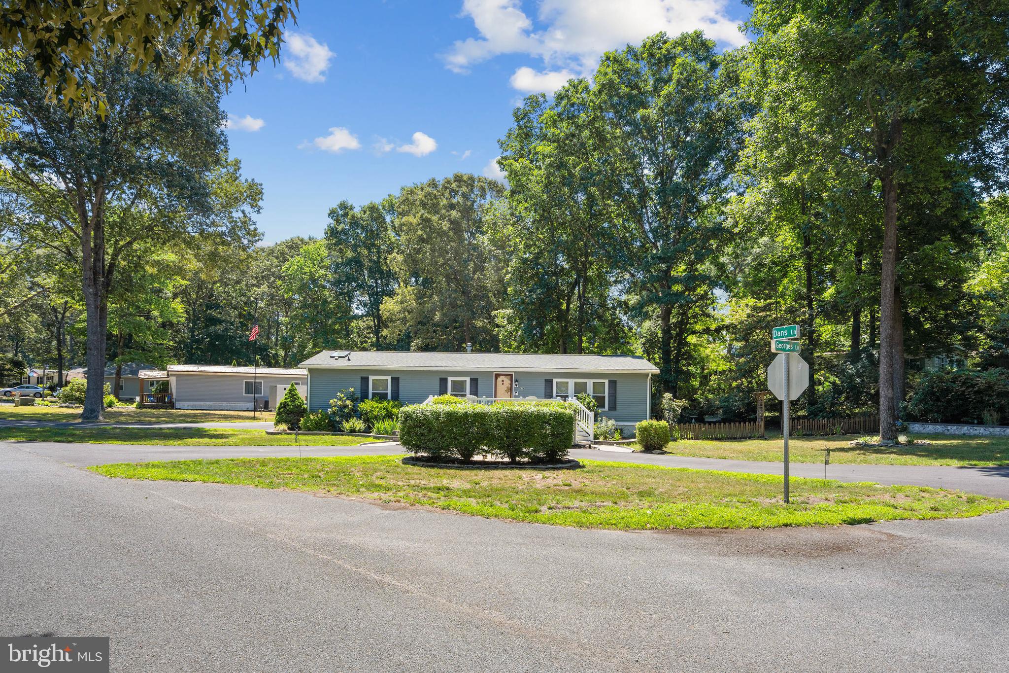 LAZY LAKE - Residential
