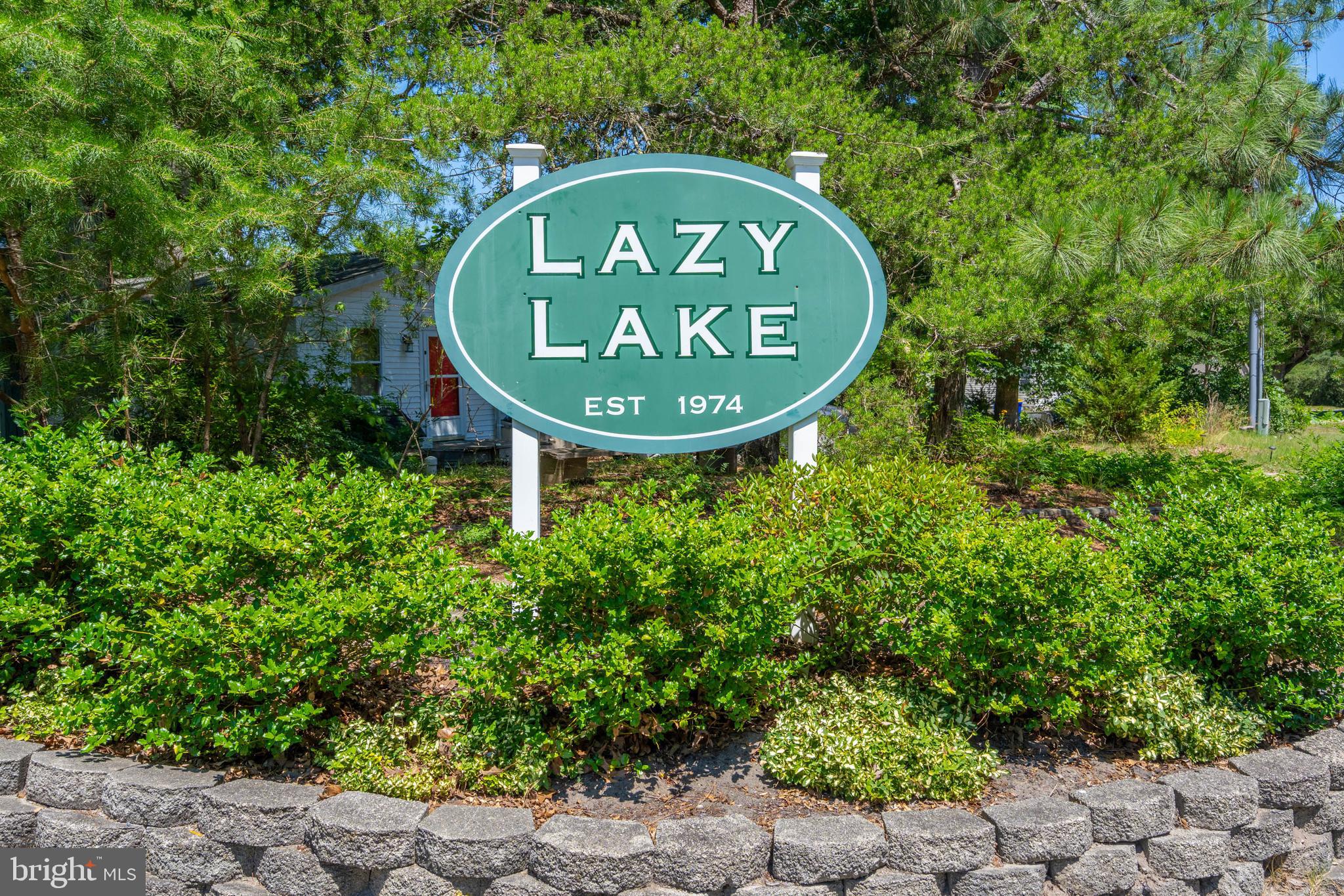 LAZY LAKE - Residential