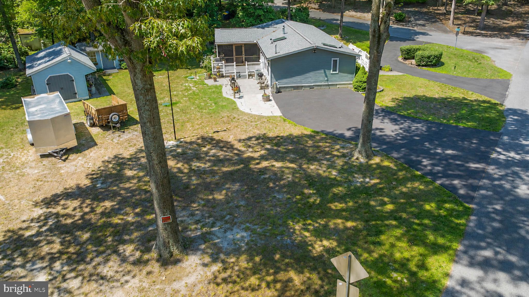 LAZY LAKE - Residential